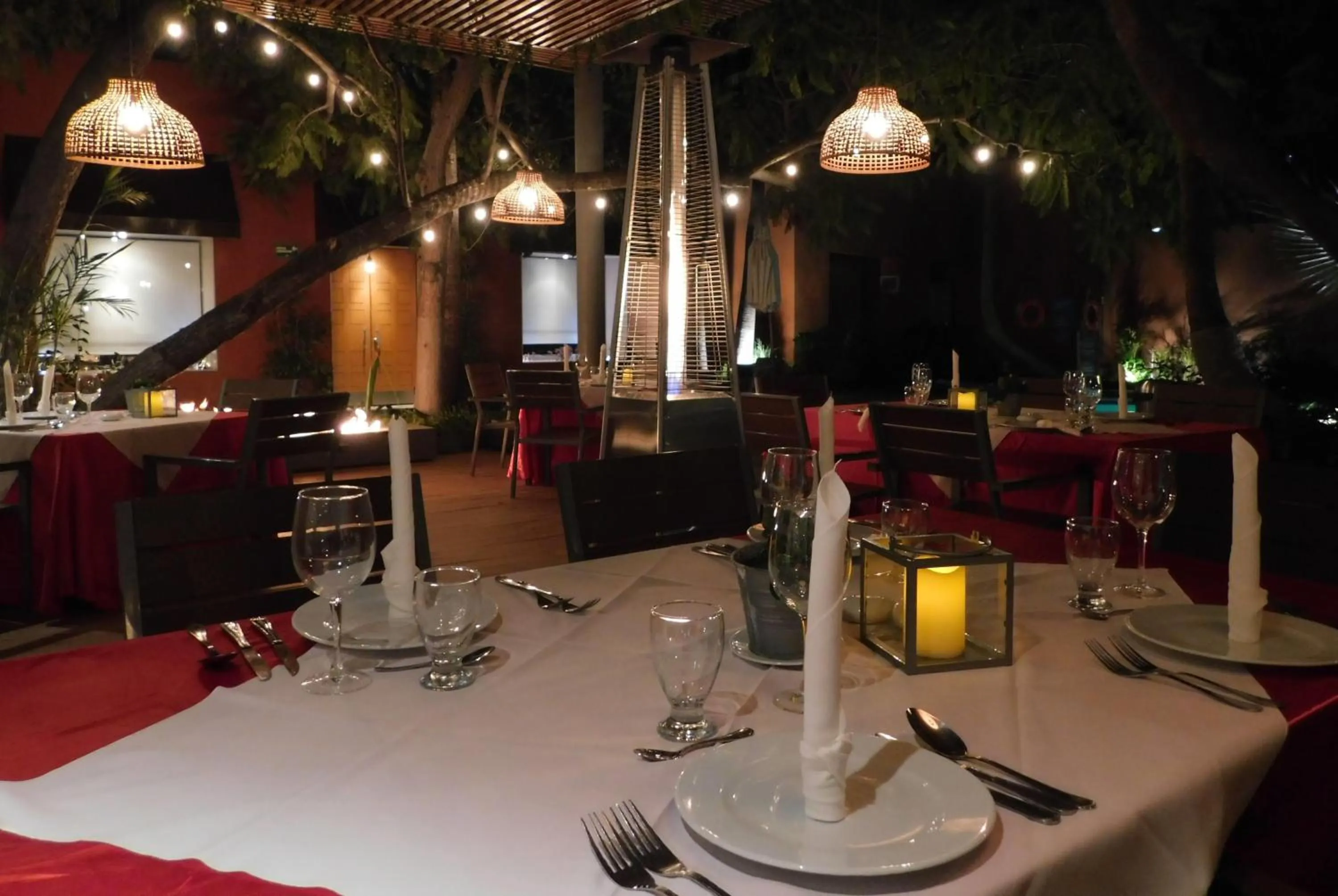 Restaurant/places to eat in Hotel Palacio Azteca Tijuana, Trademark by Wyndham