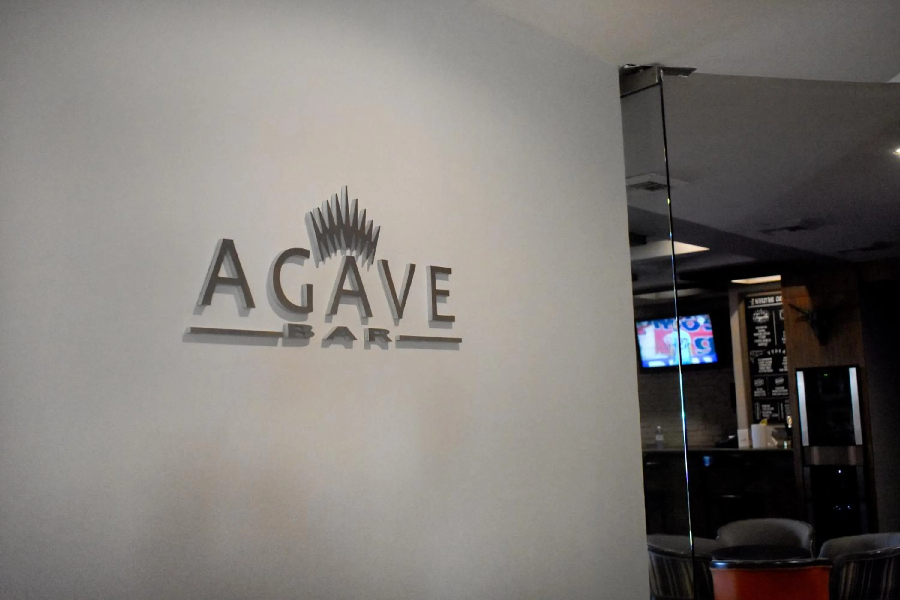 Lounge or bar in Hotel Palacio Azteca Tijuana, Trademark by Wyndham