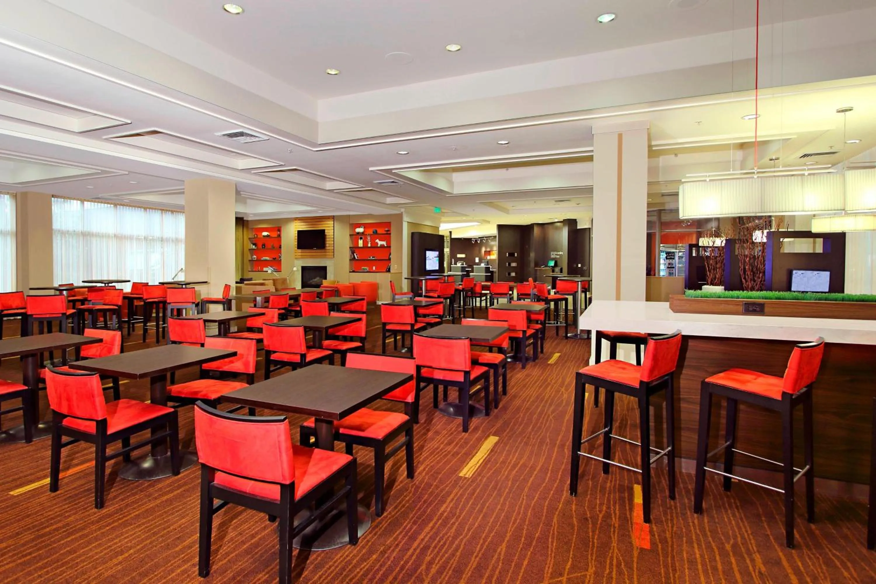 Restaurant/places to eat in Courtyard Oakland Downtown