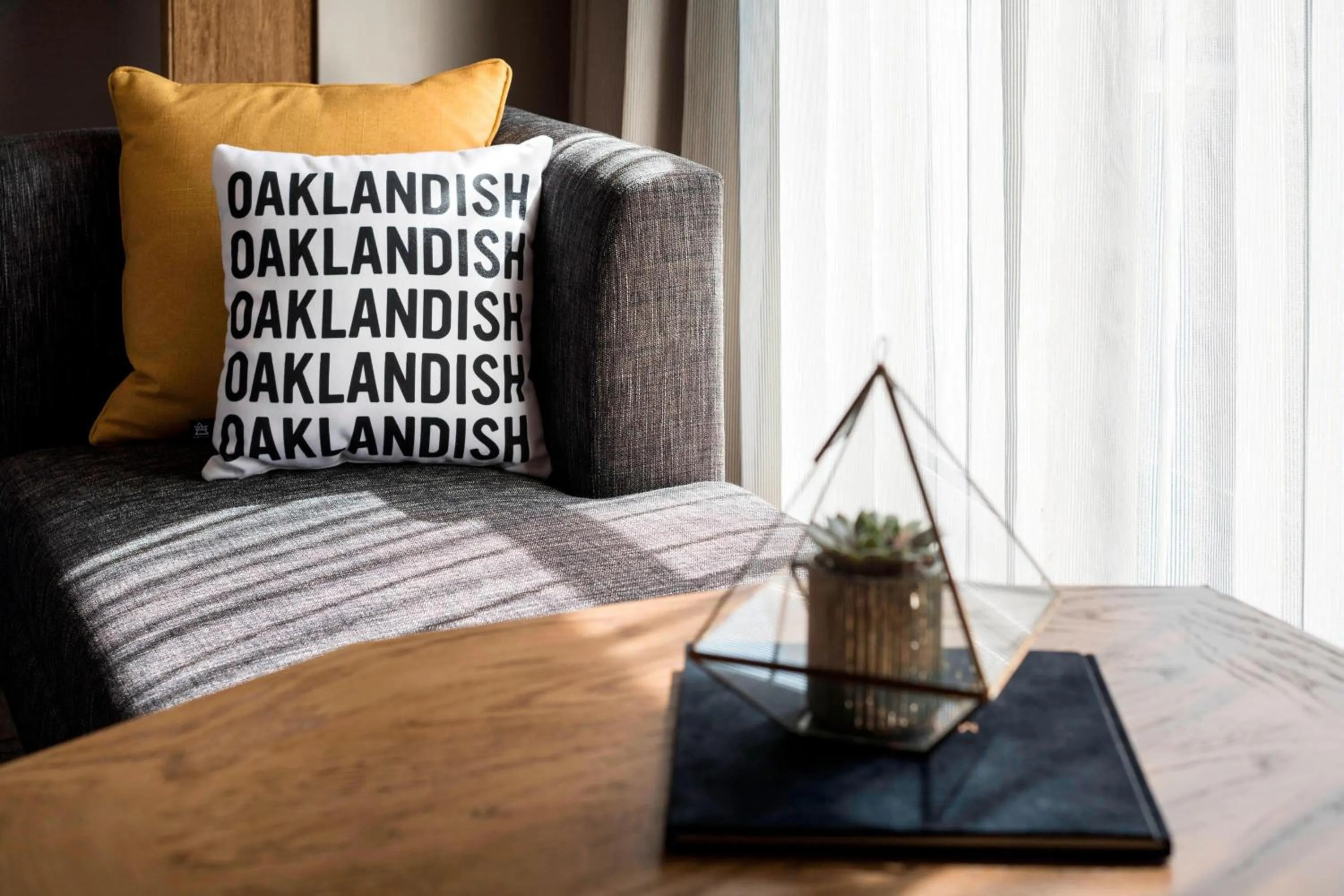 Photo of the whole room in Oakland Marriott City Center