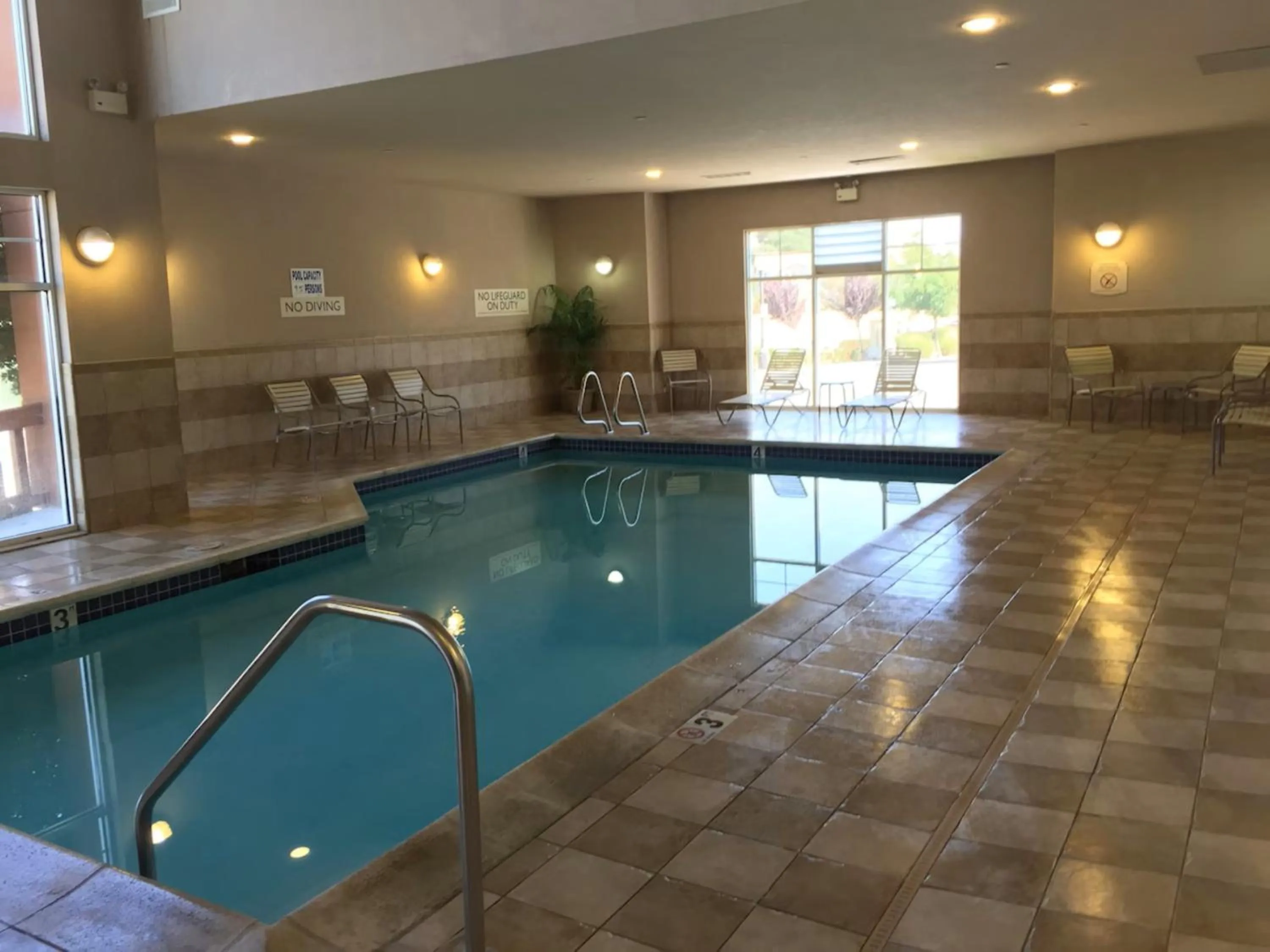Swimming pool in Fairfield Inn & Suites by Marriott Fairfield Napa Valley Area