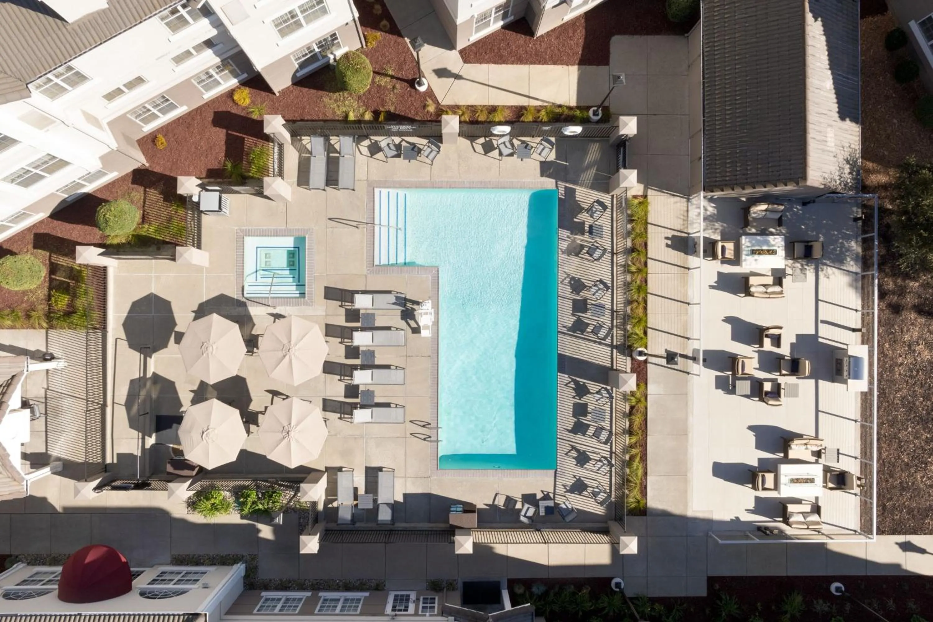 Swimming pool in Residence Inn Pleasanton