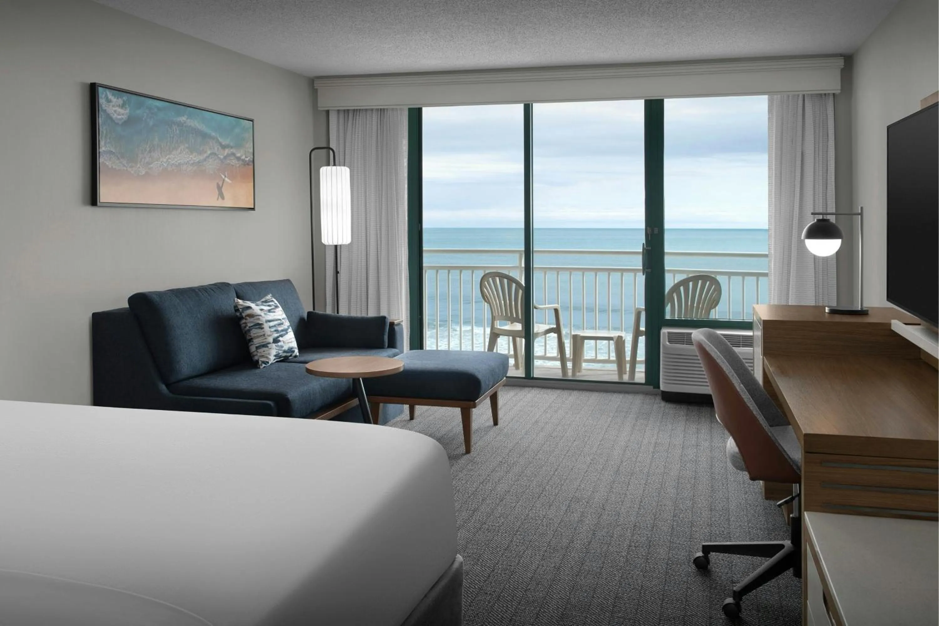 Bedroom, Bed in Courtyard Virginia Beach Oceanfront/South