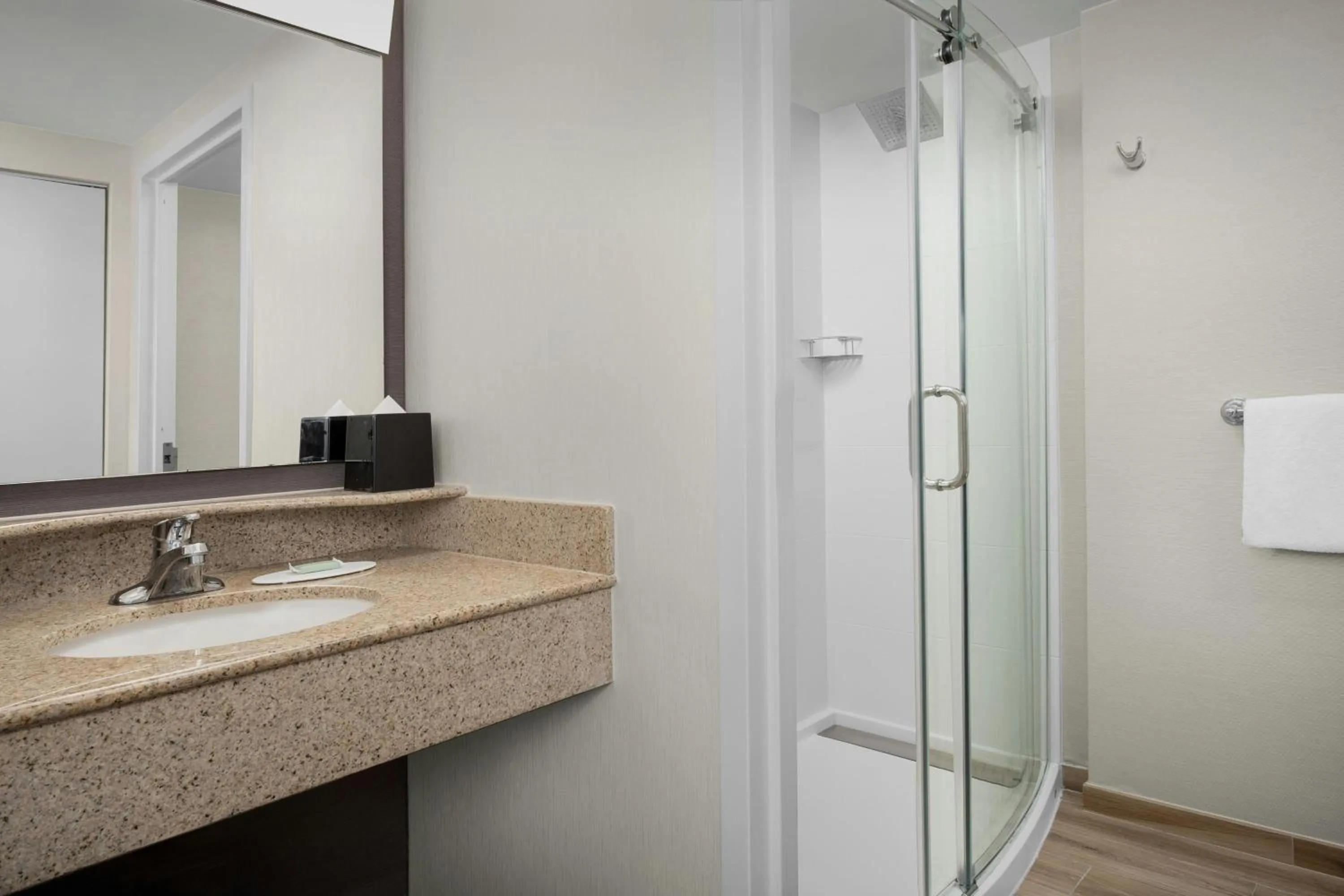 Bathroom in Courtyard Virginia Beach Oceanfront / North 37th Street