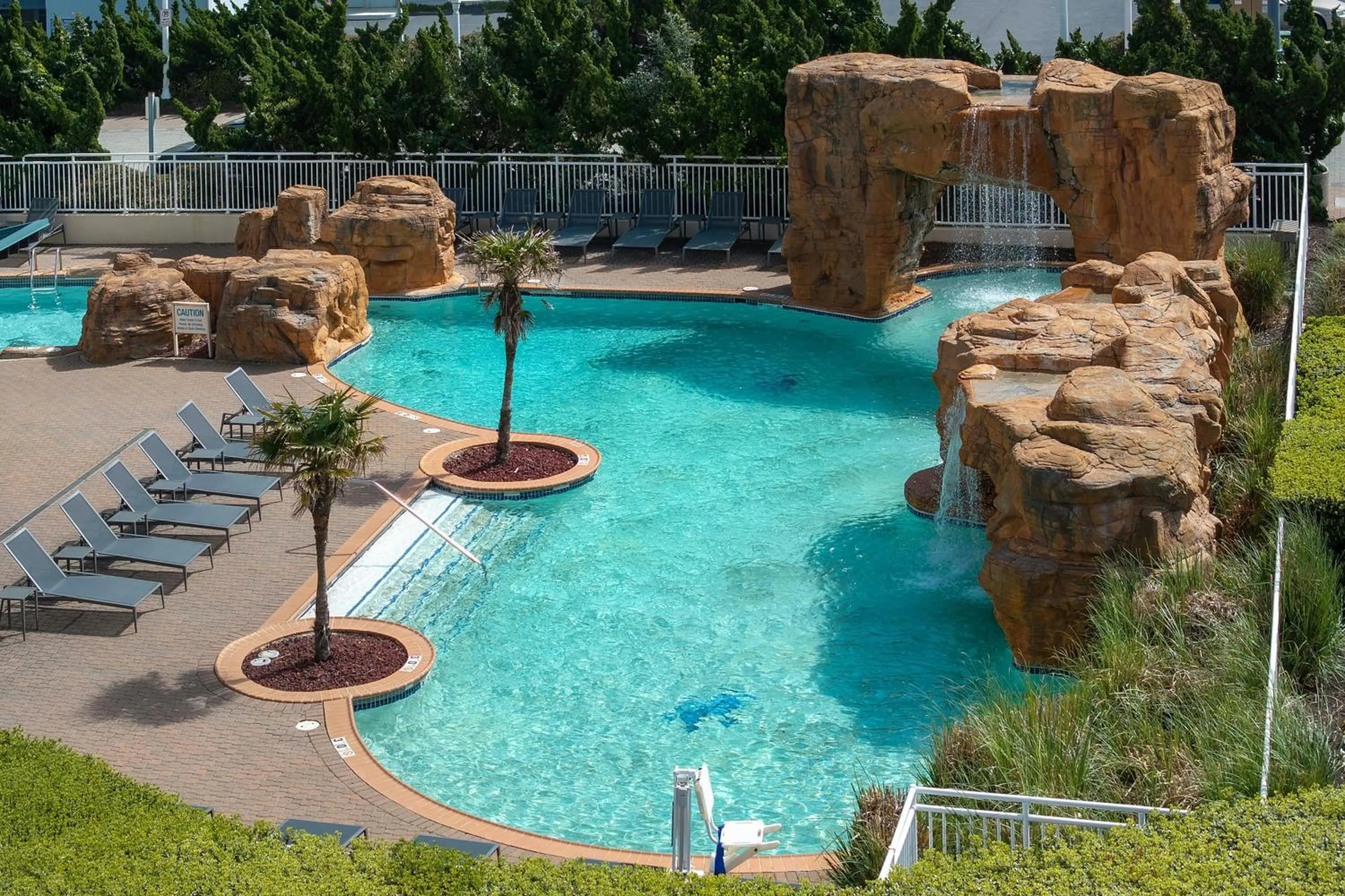 Swimming pool in Courtyard Virginia Beach Oceanfront / North 37th Street