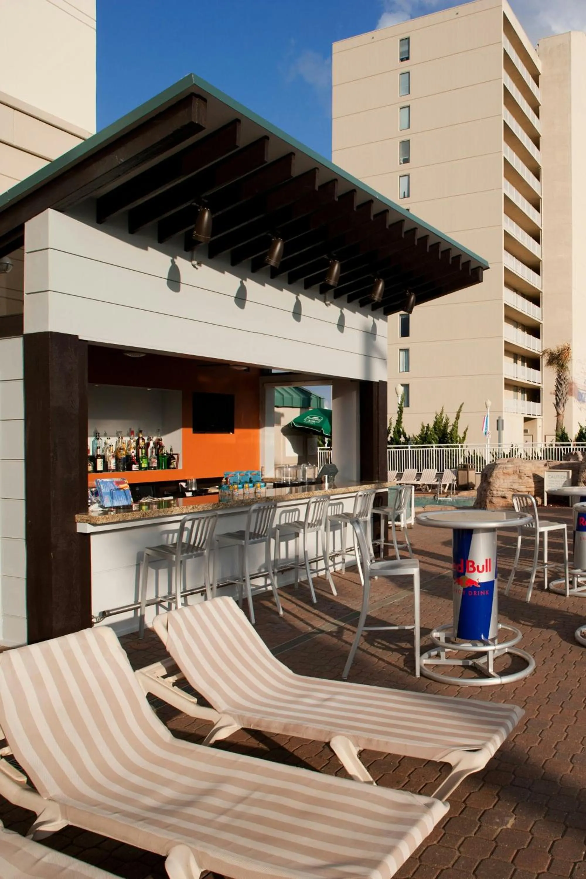Swimming pool in Courtyard Virginia Beach Oceanfront / North 37th Street