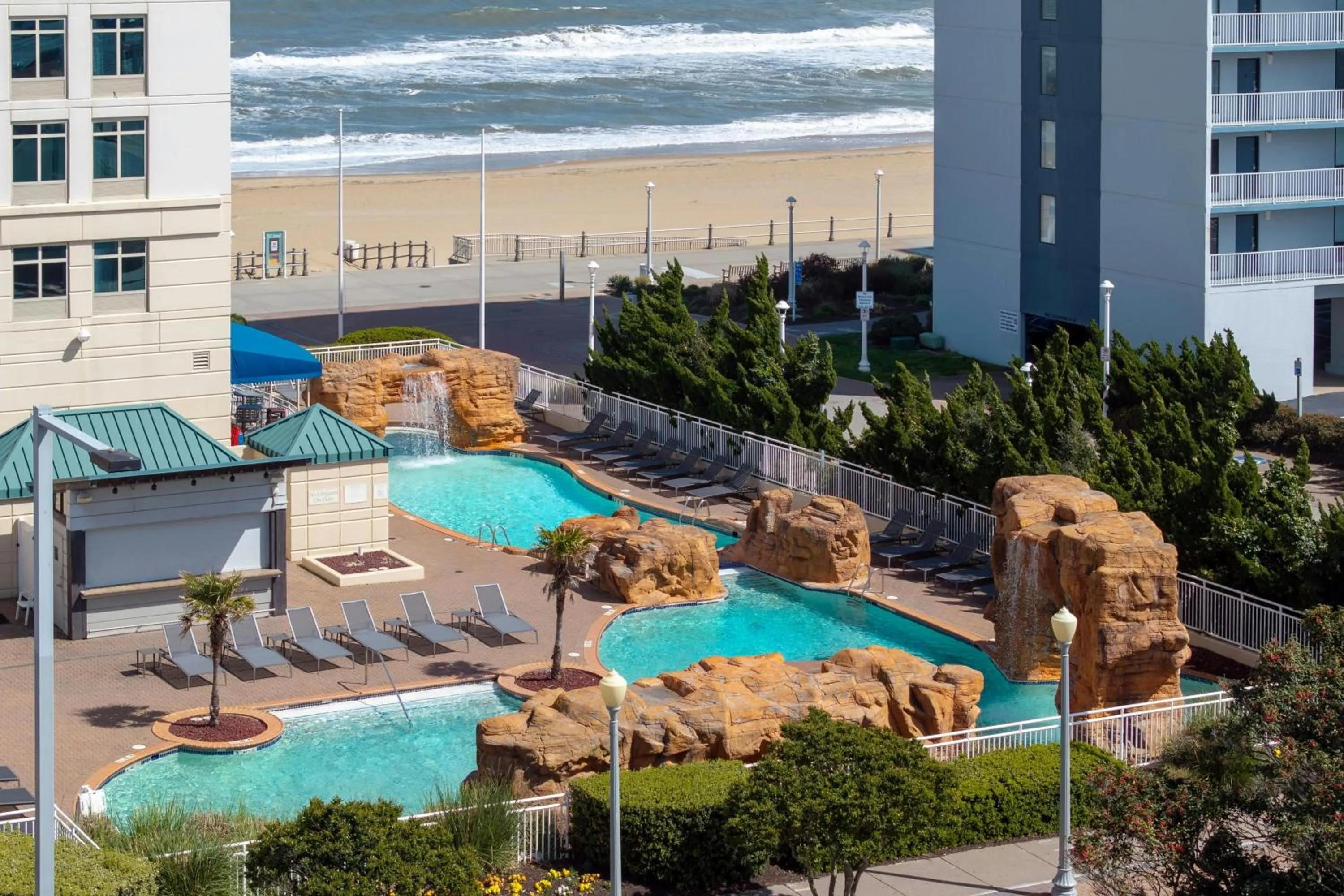 Swimming pool in Courtyard Virginia Beach Oceanfront / North 37th Street