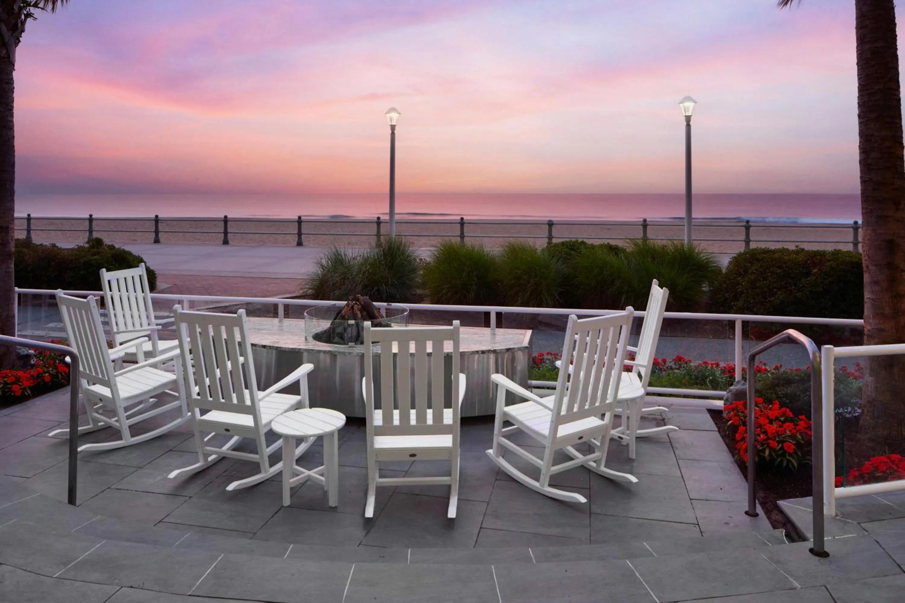 Restaurant/places to eat in SpringHill Suites by Marriott Virginia Beach Oceanfront