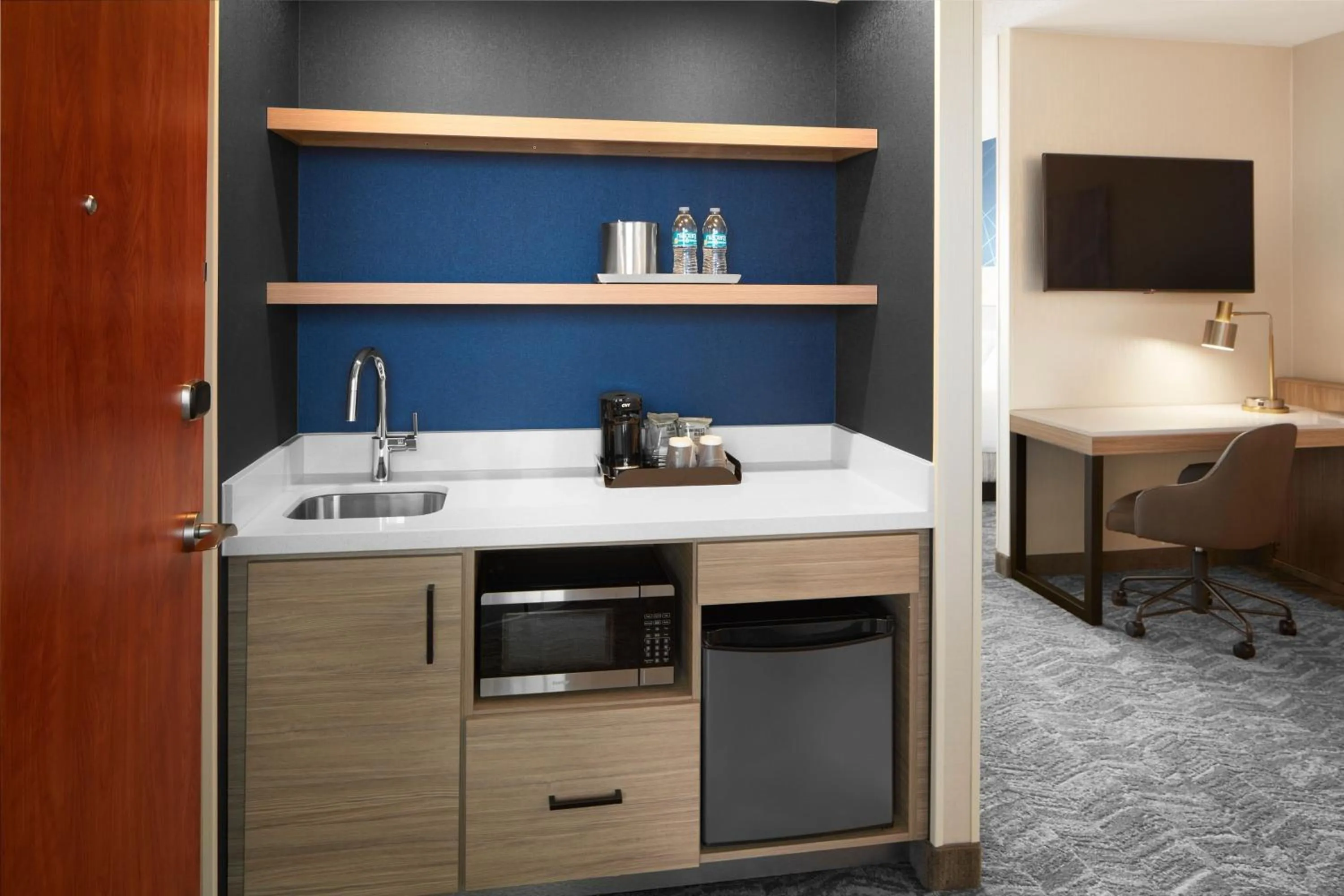 Kitchen or kitchenette in SpringHill Suites by Marriott Virginia Beach Oceanfront