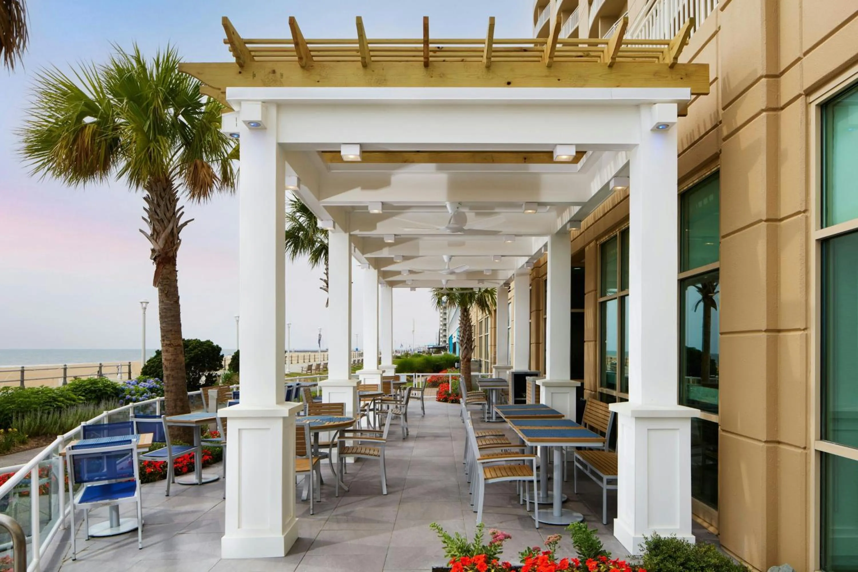 Restaurant/places to eat in SpringHill Suites by Marriott Virginia Beach Oceanfront