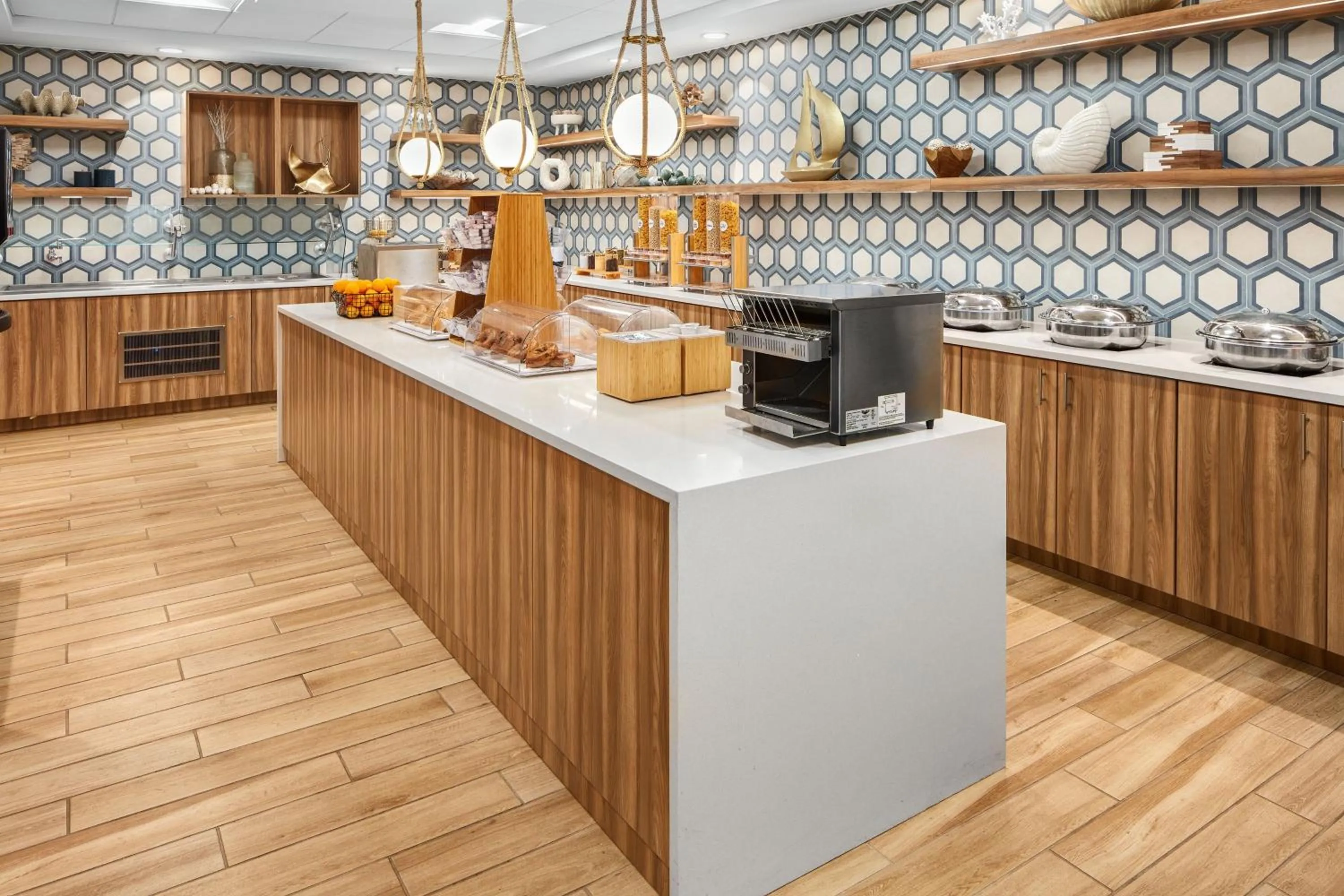 Breakfast in SpringHill Suites by Marriott Virginia Beach Oceanfront