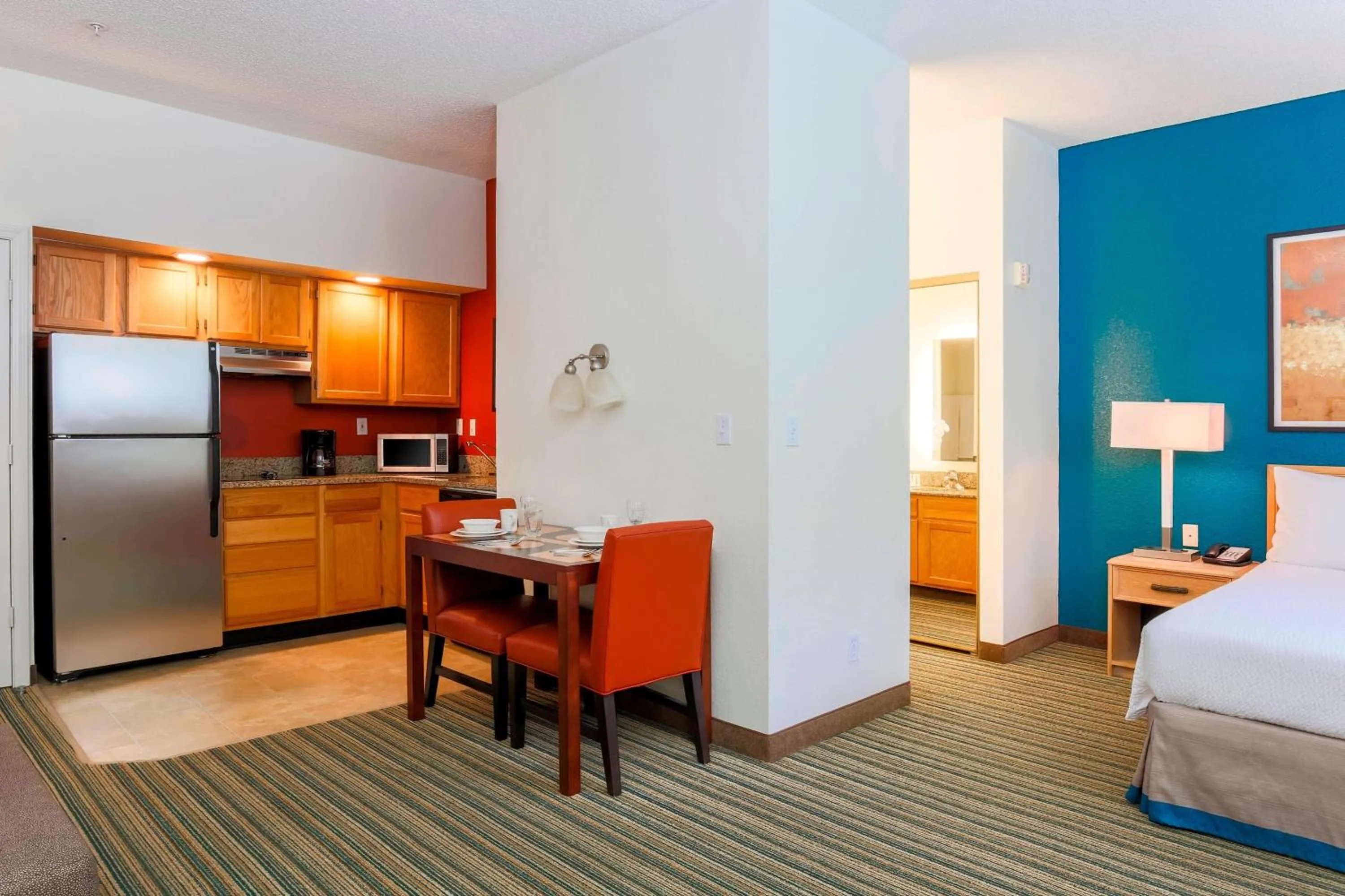 Kitchen or kitchenette, Bed in Residence Inn West Palm Beach