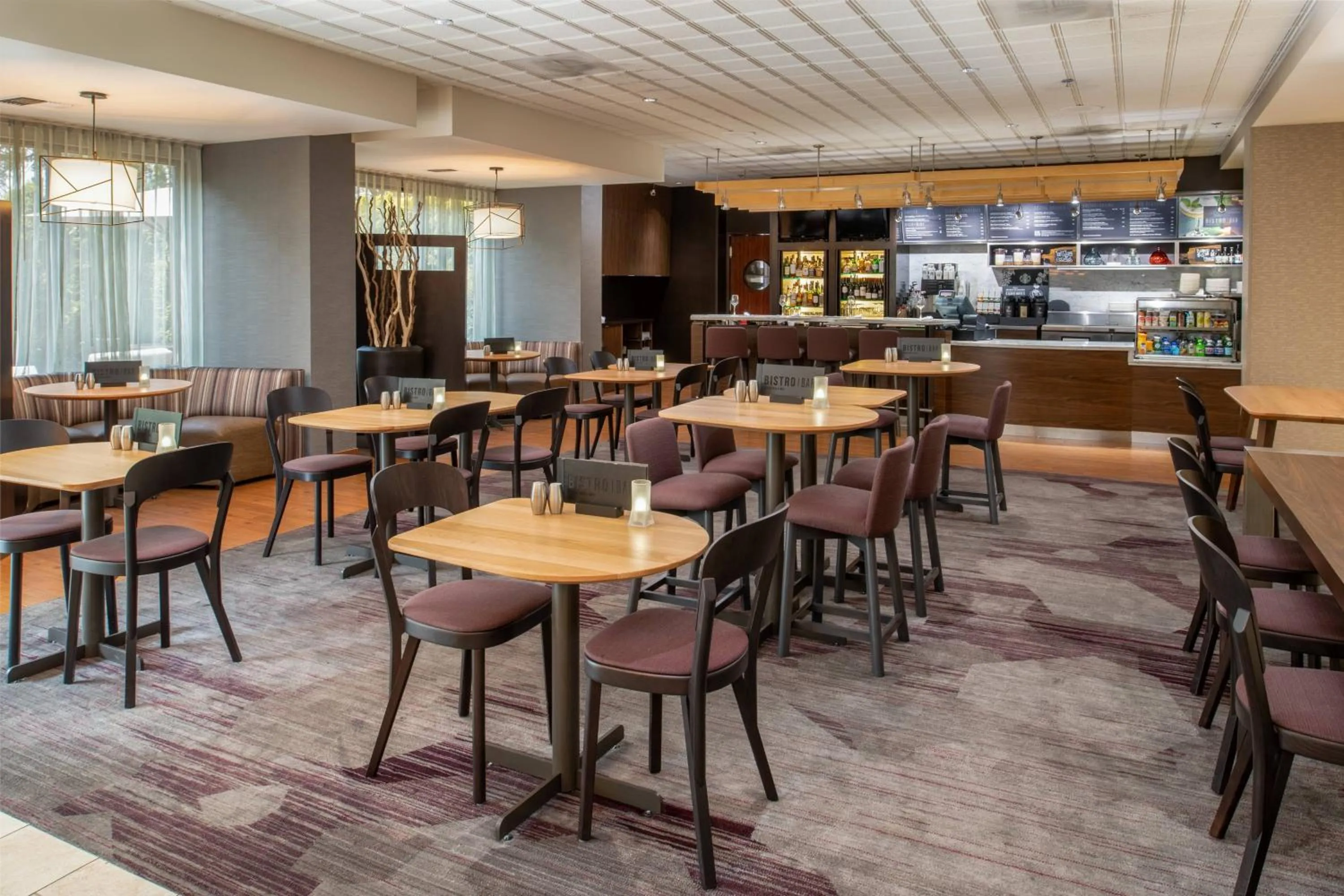 Restaurant/places to eat in Courtyard by Marriott Portland Airport