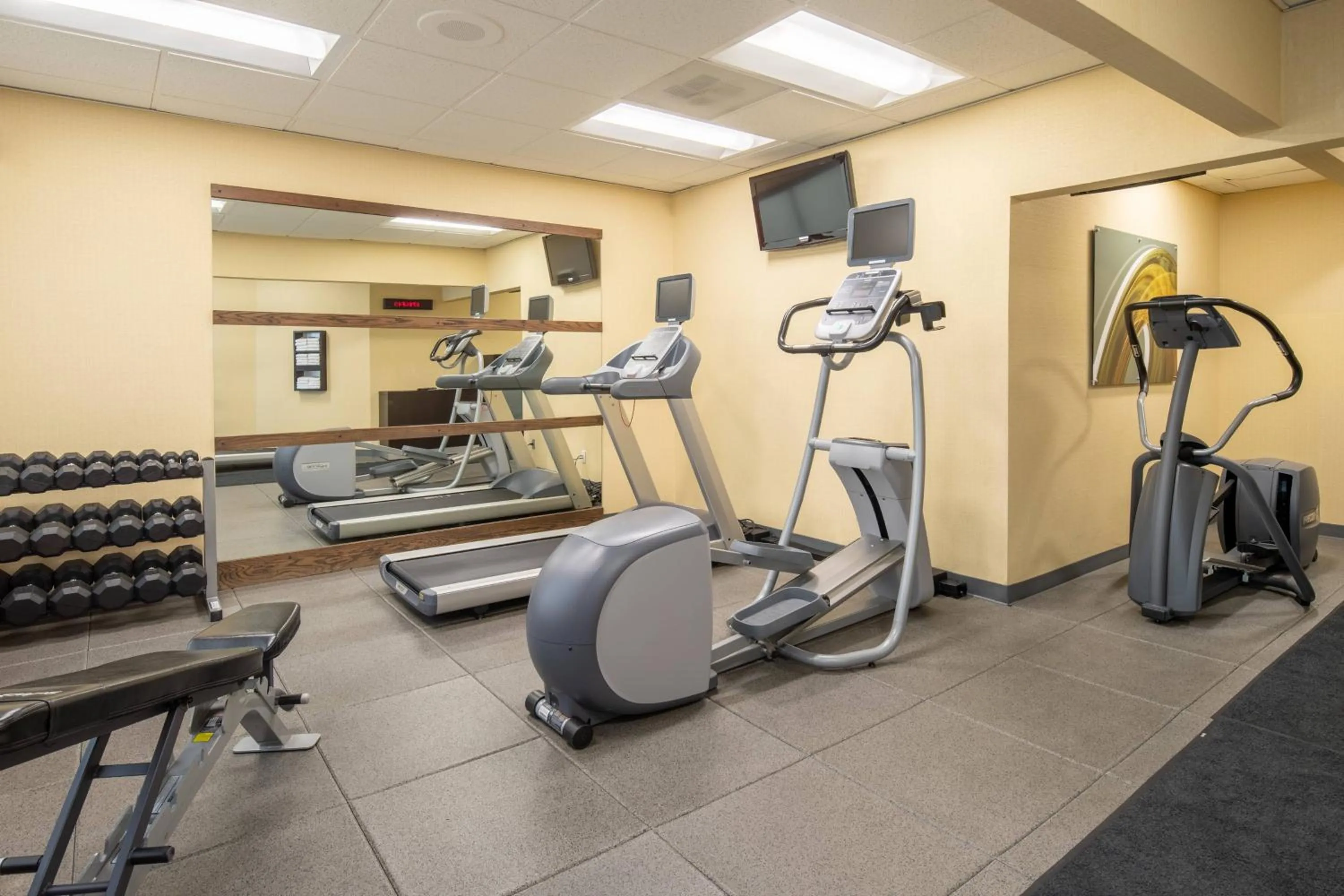 Fitness centre/facilities in Courtyard by Marriott Portland Airport