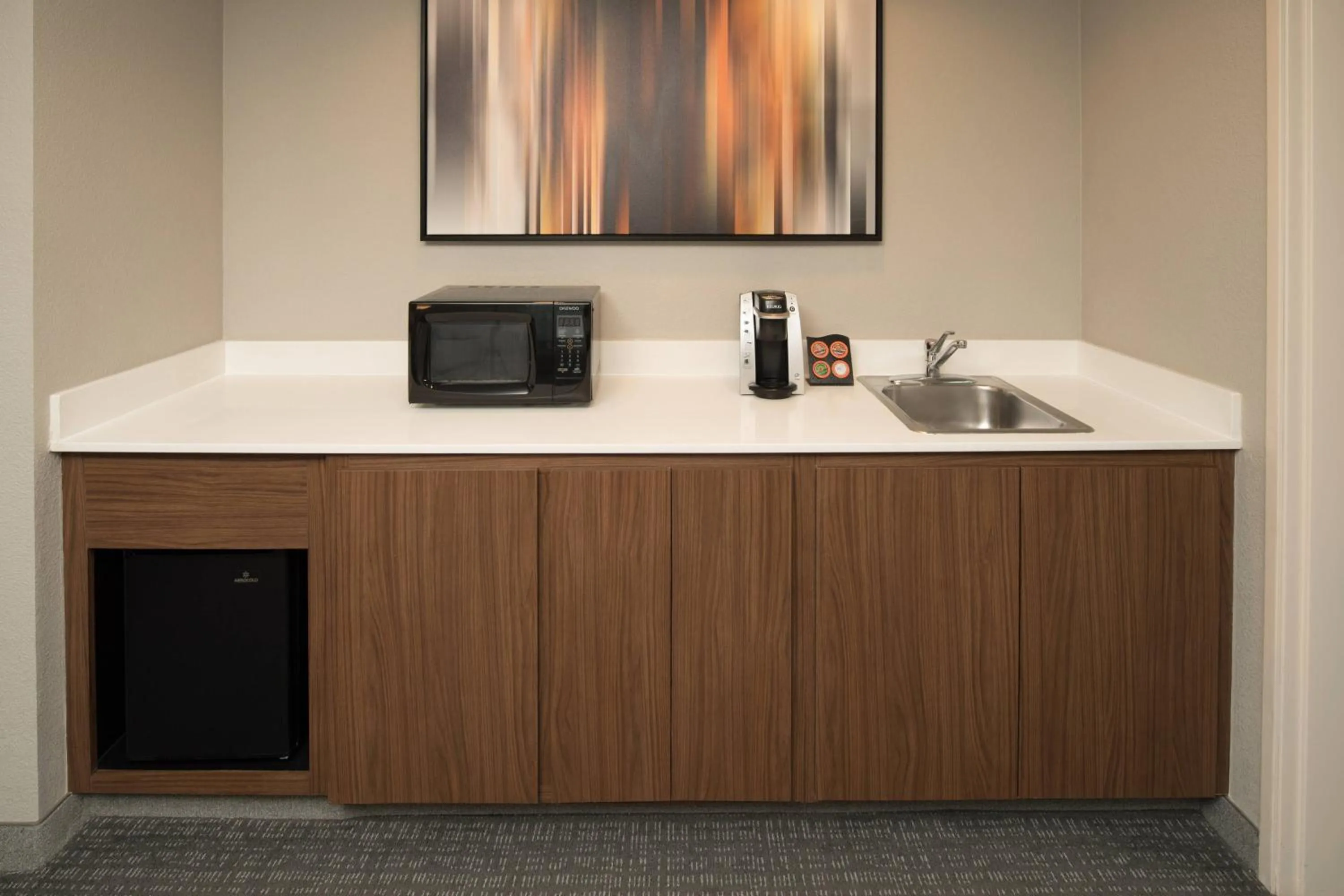Lounge or bar in Courtyard by Marriott Portland North