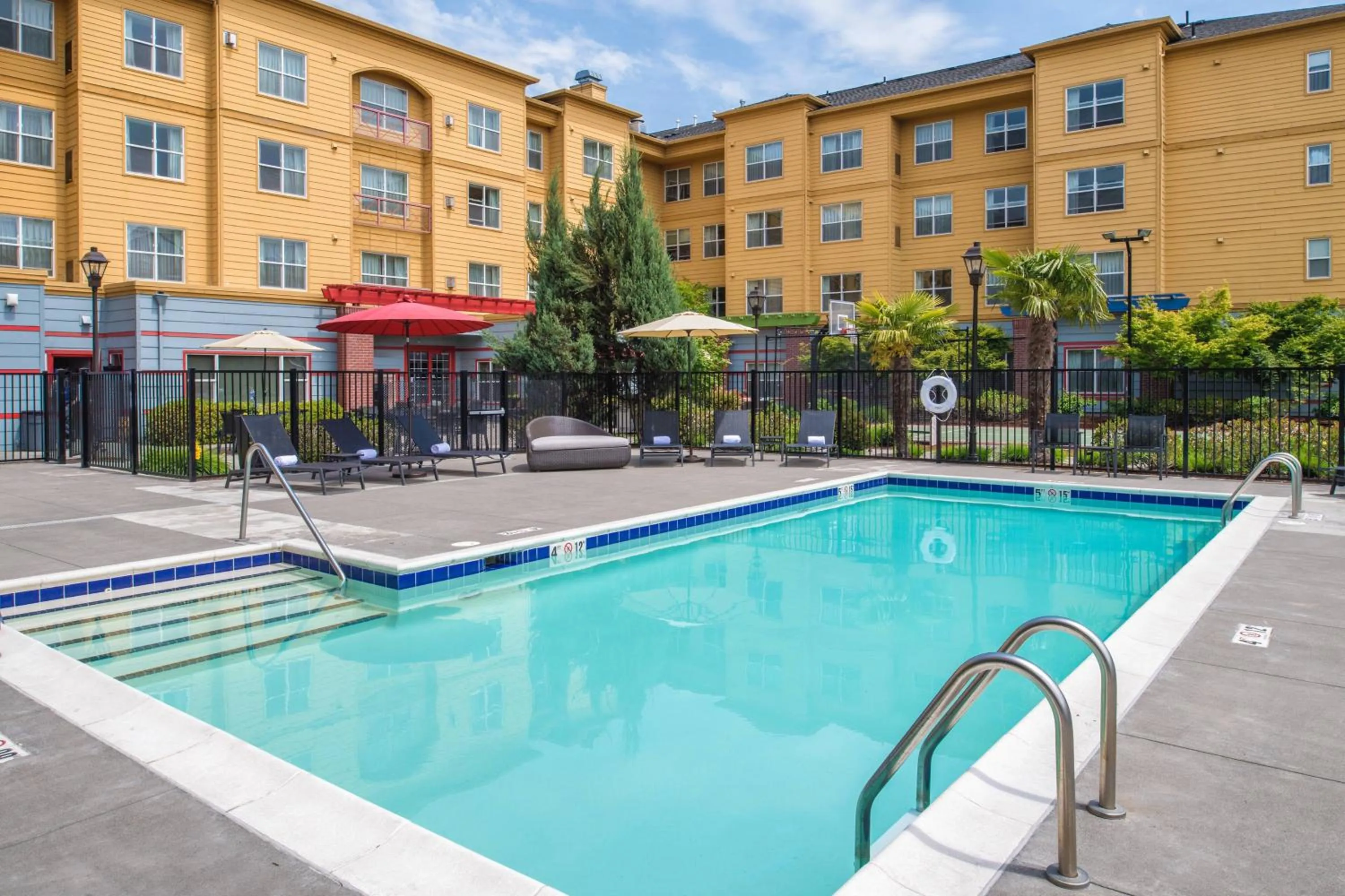 Swimming pool in Residence Inn by Marriott Portland North
