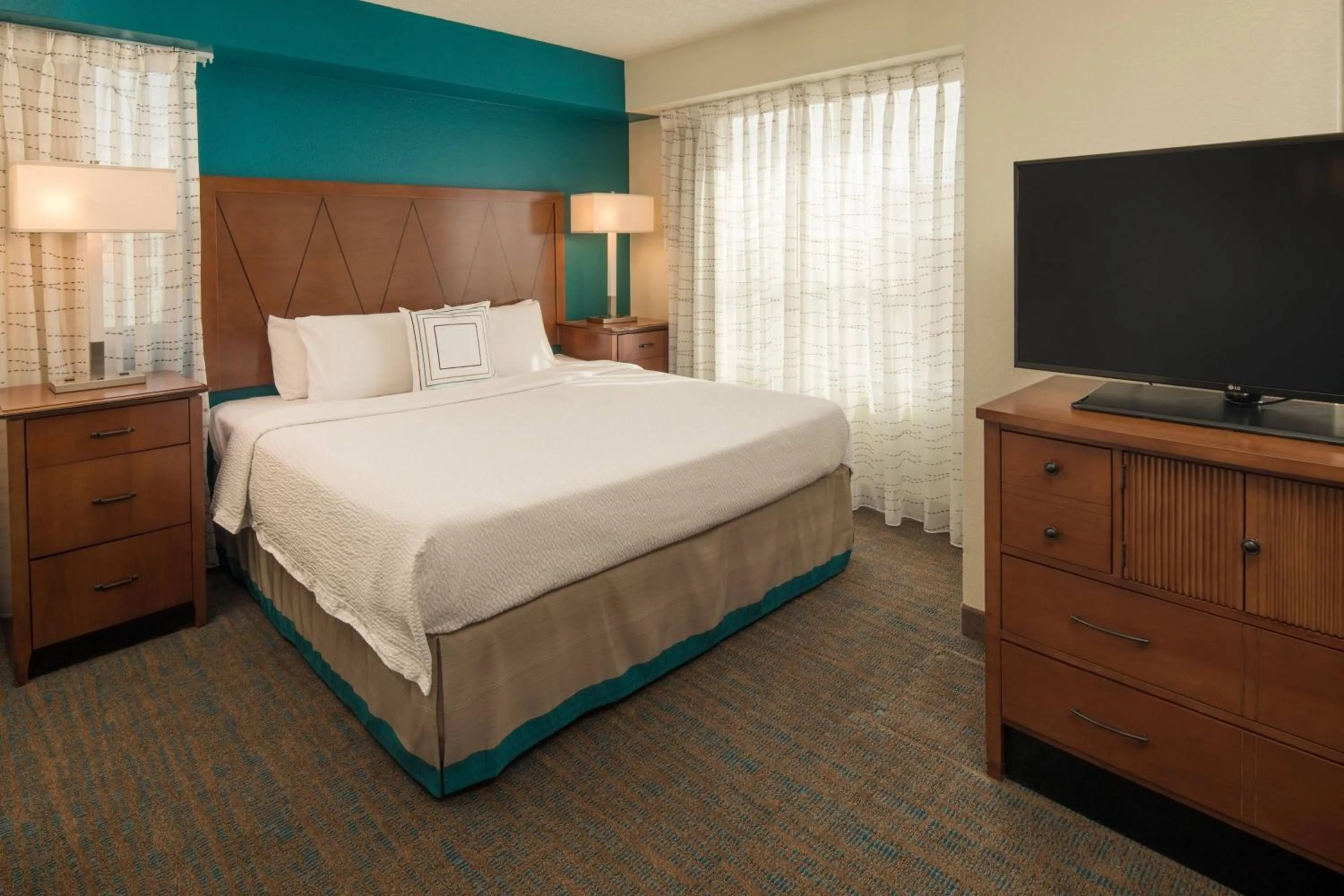Bedroom, Bed in Residence Inn by Marriott Portland North