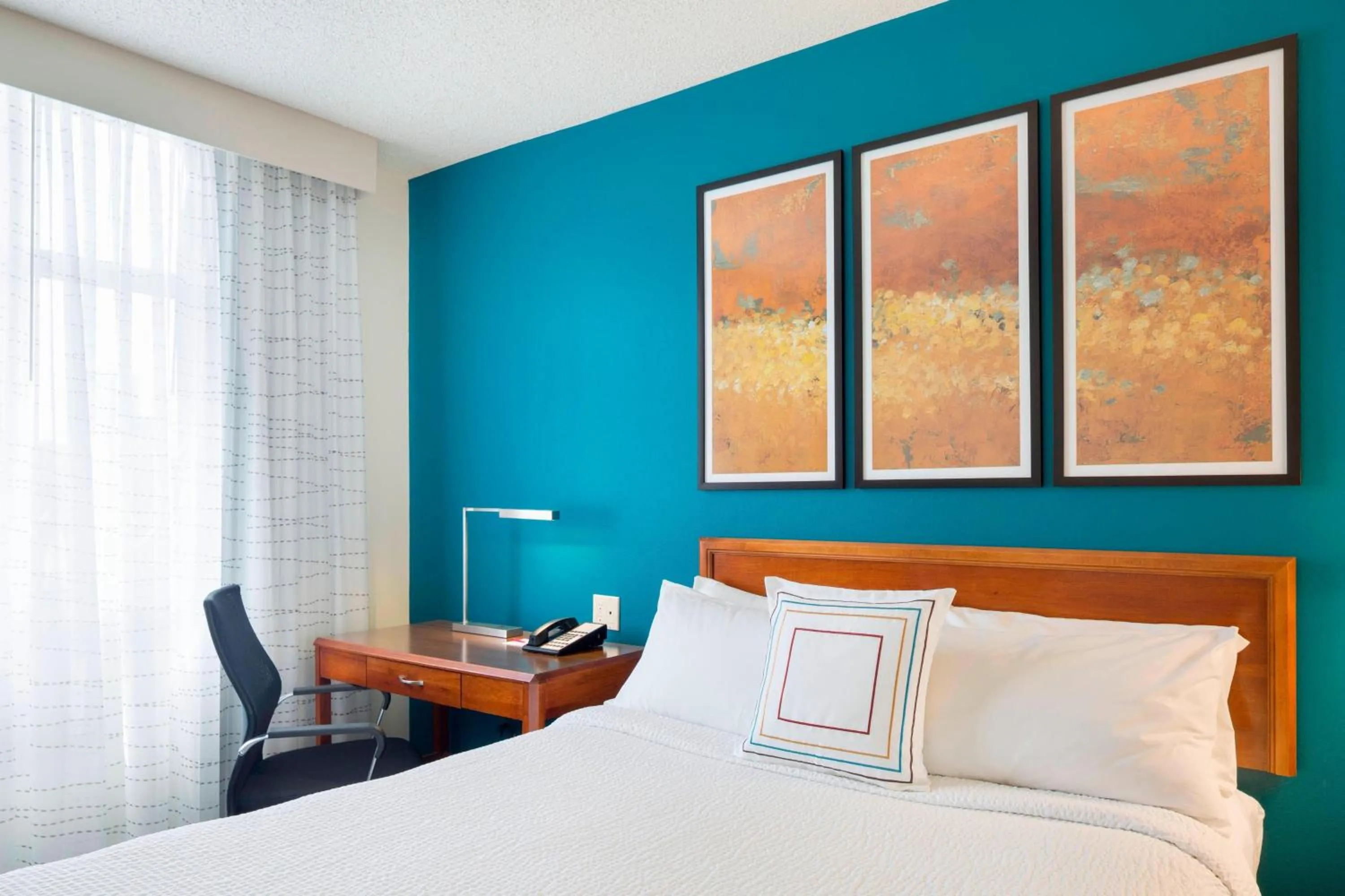 Bedroom, Bed in Residence Inn Portland Downtown/RiverPlace