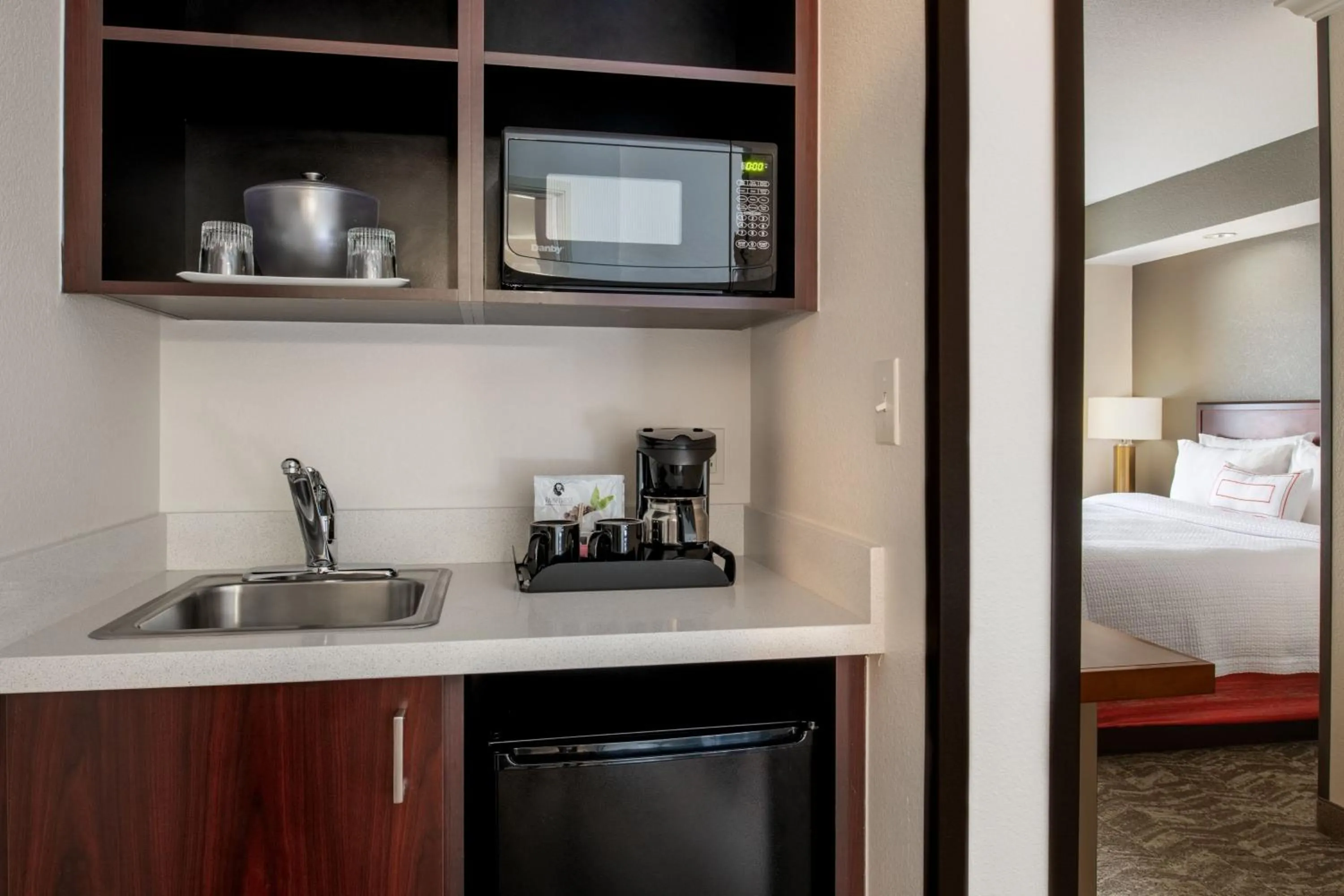 Lounge or bar, Bed in SpringHill Suites Portland Airport