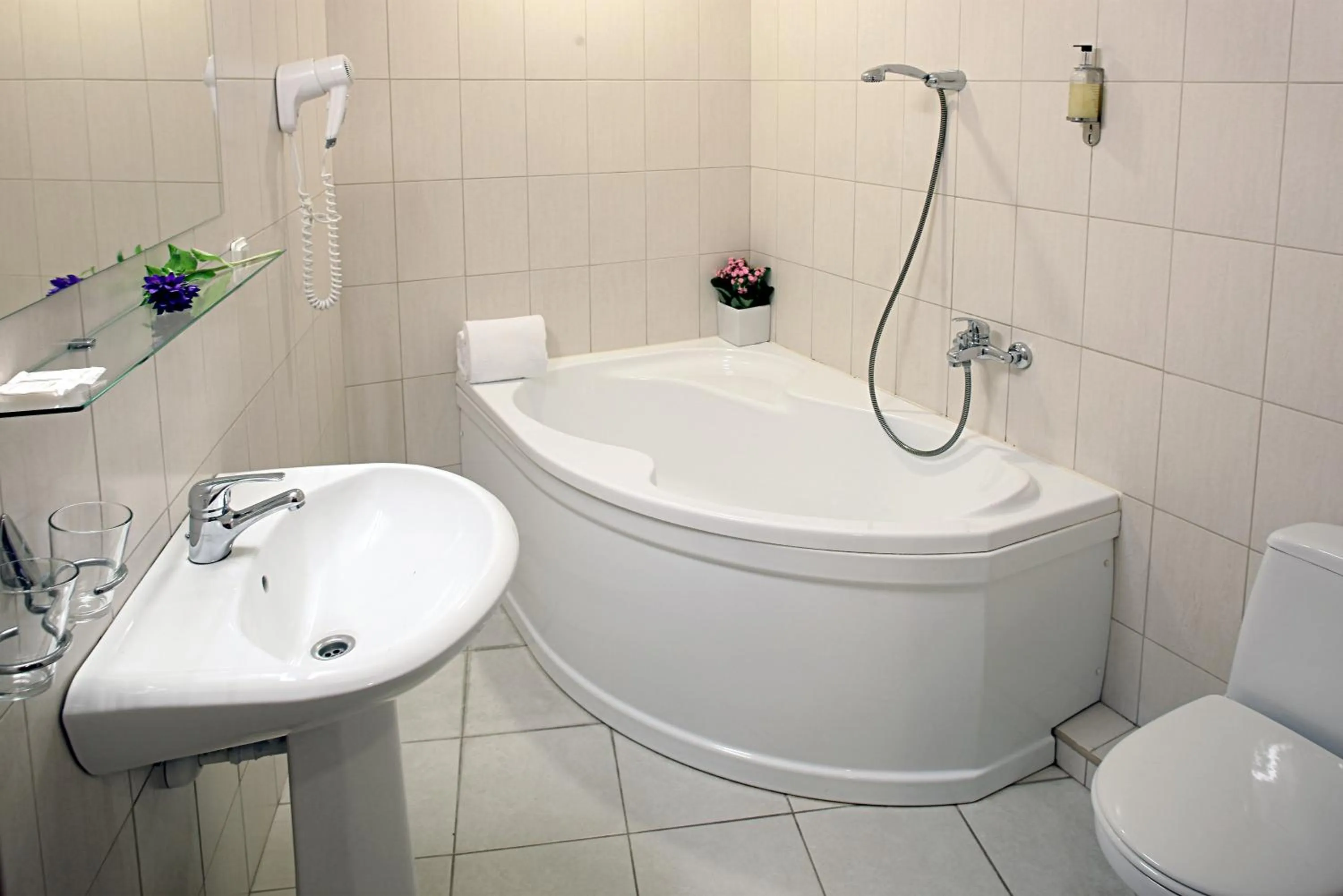 Bathroom in Hotel Promenada