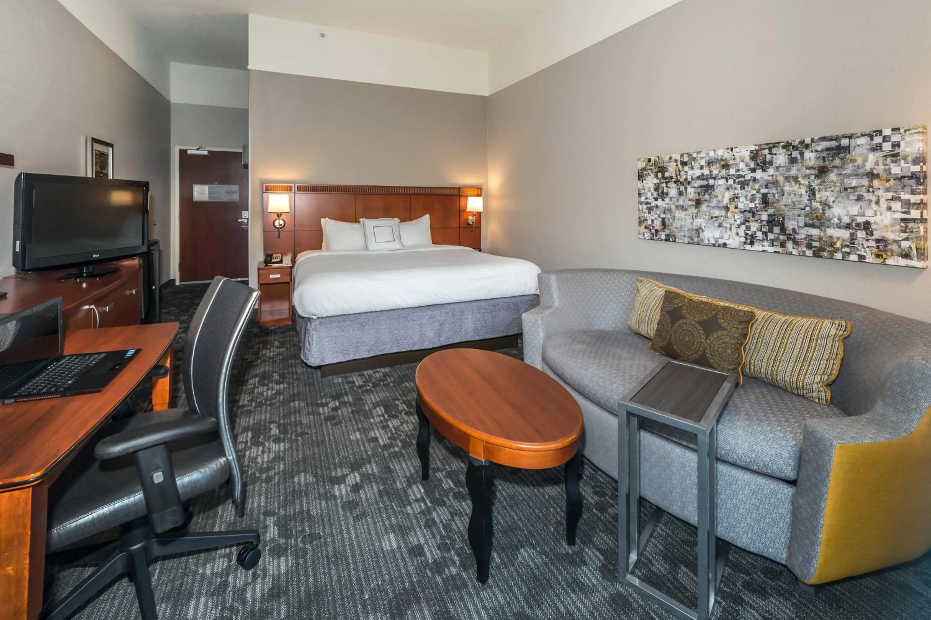 Photo of the whole room, Bed in Courtyard by Marriott Panama City