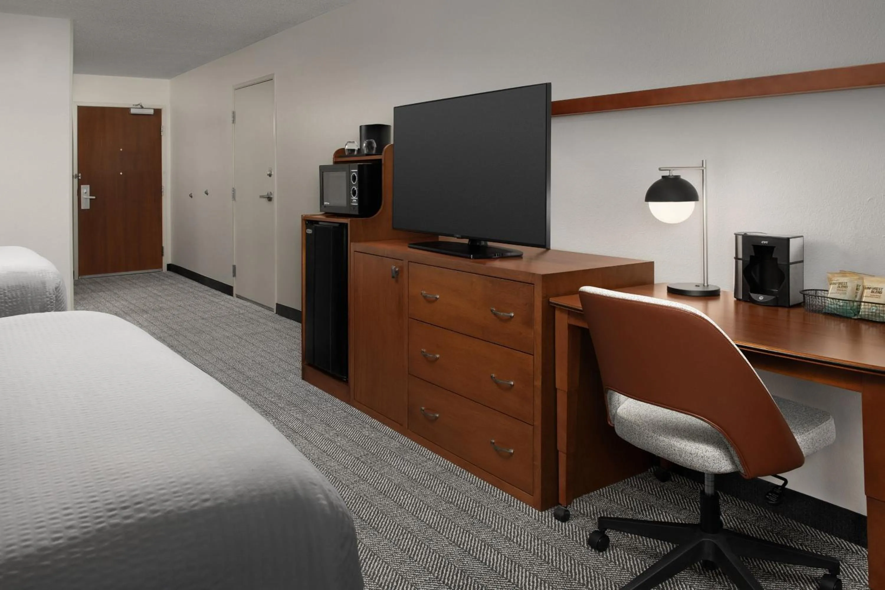 Photo of the whole room, Bed in Courtyard by Marriott Panama City