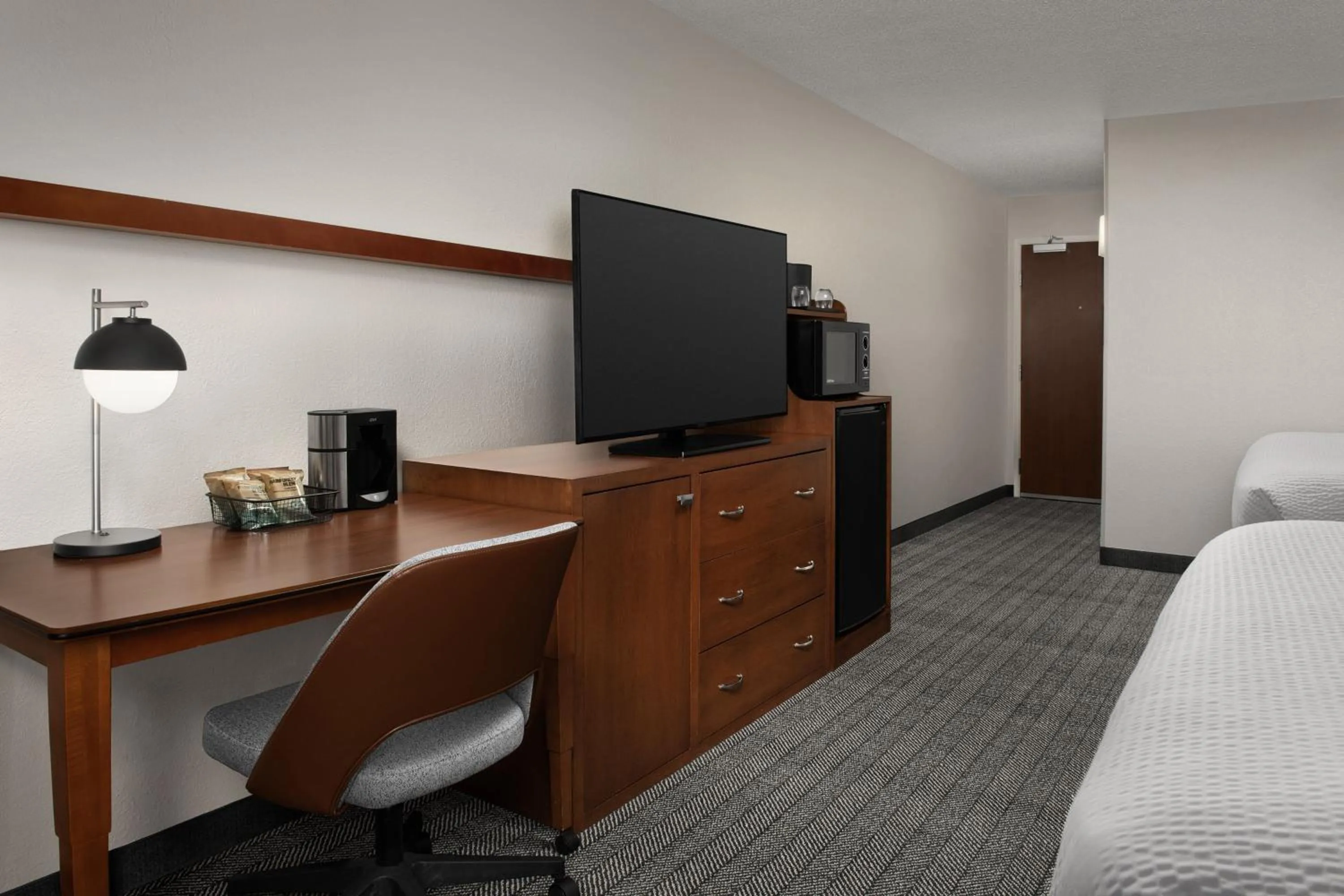 Photo of the whole room, Bed in Courtyard by Marriott Panama City