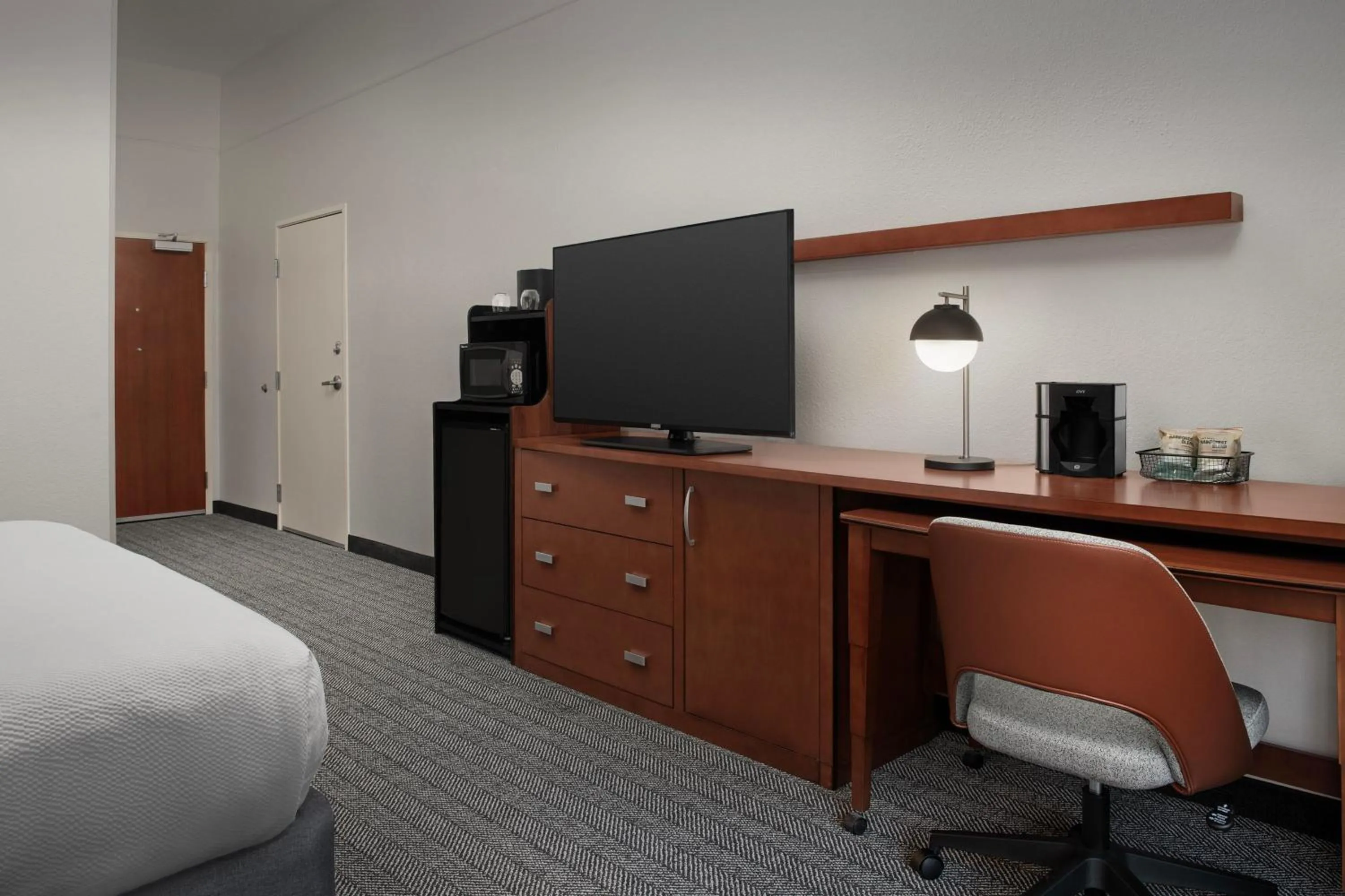 Photo of the whole room, Bed in Courtyard by Marriott Panama City