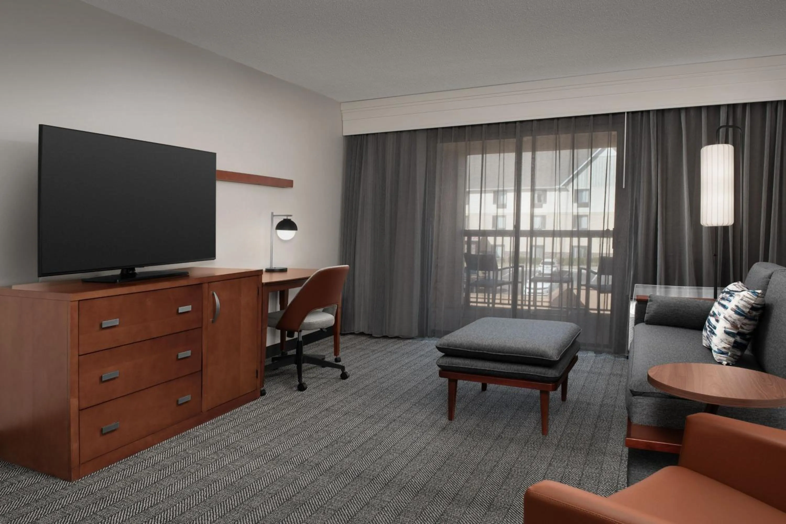 Living room in Courtyard by Marriott Panama City