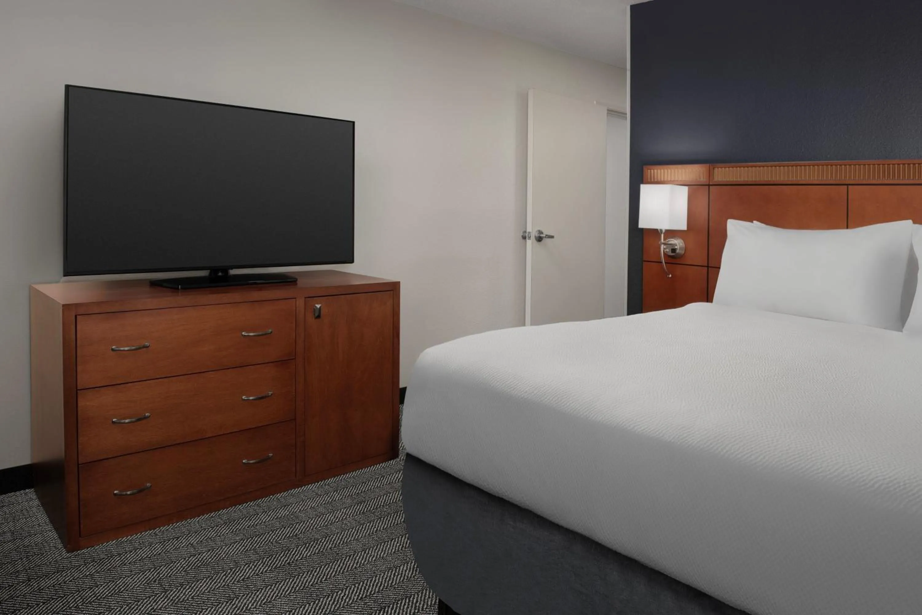 Bedroom, Bed in Courtyard by Marriott Panama City