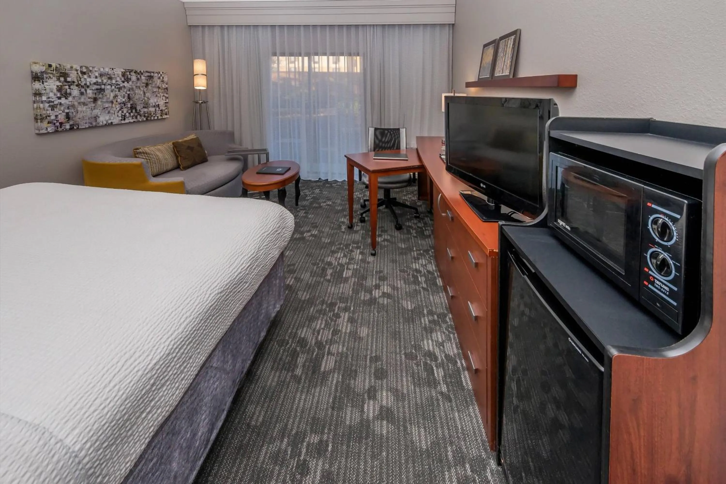 Photo of the whole room, Bed in Courtyard by Marriott Panama City