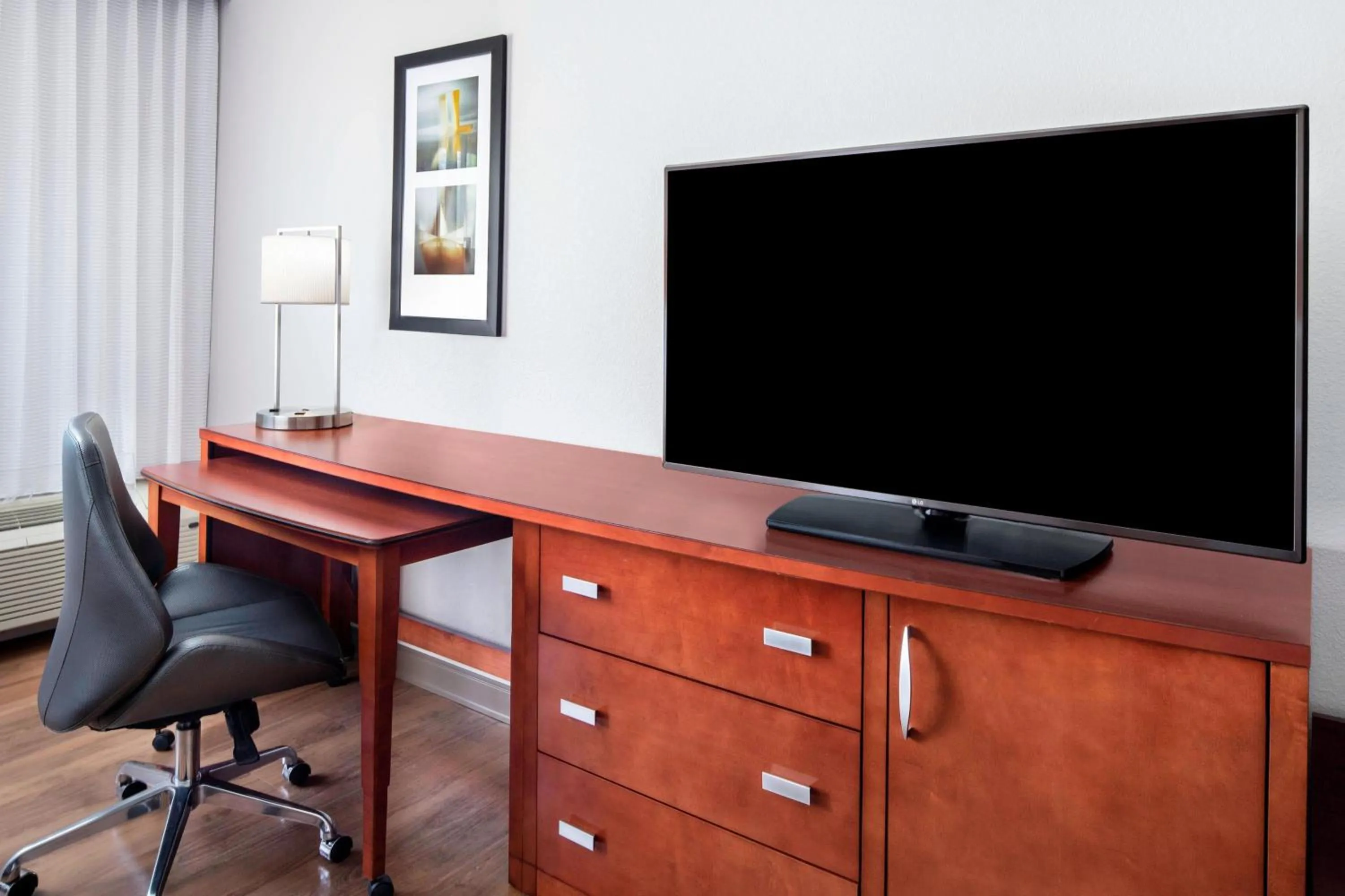 Photo of the whole room in Courtyard Scottsdale North