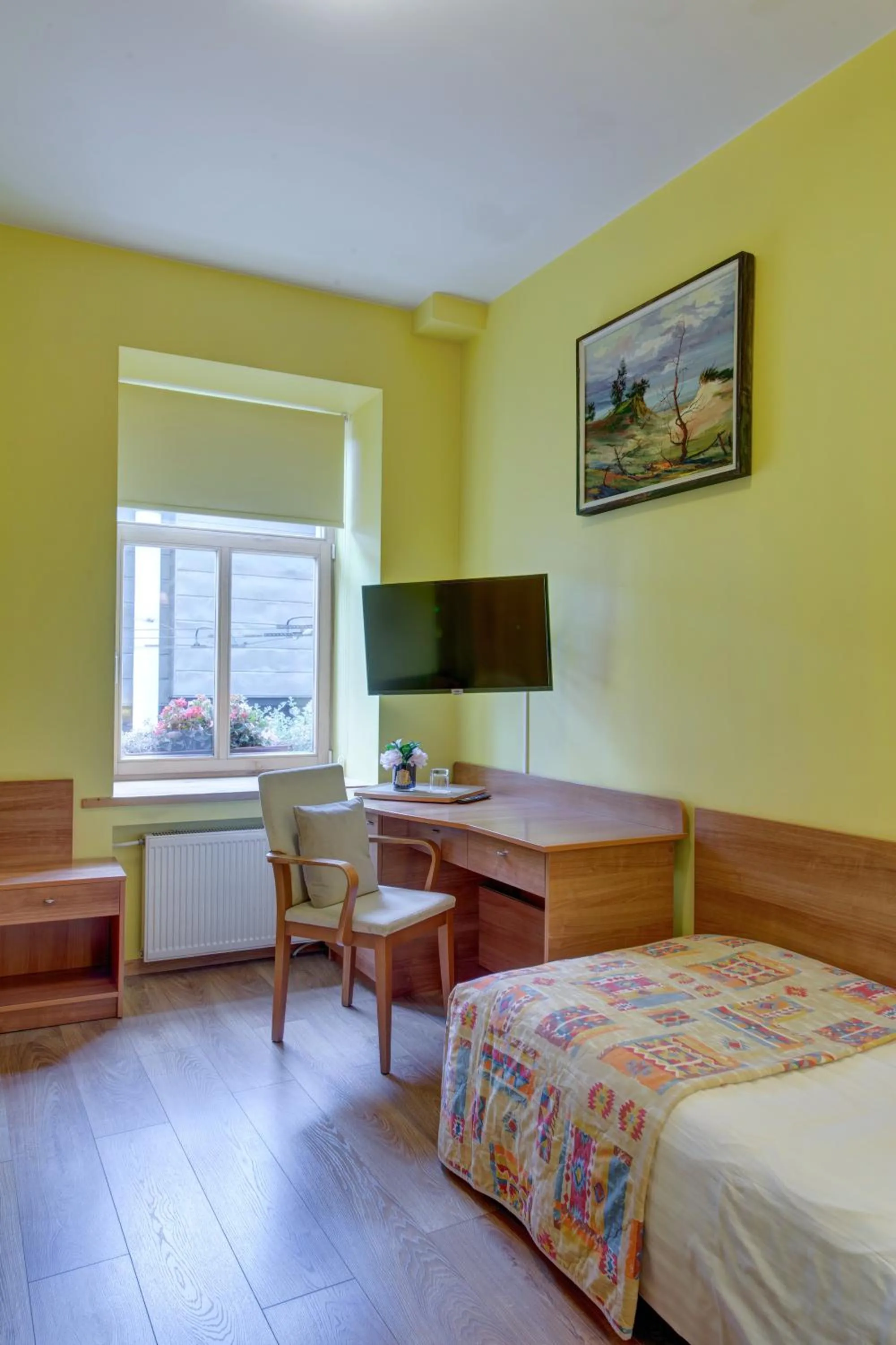 Photo of the whole room, Bed in In Astra