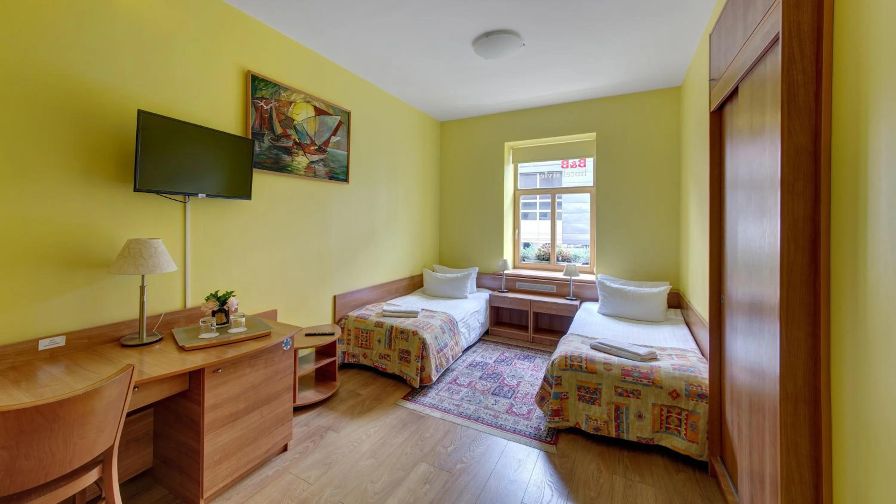 Photo of the whole room, Bed in In Astra