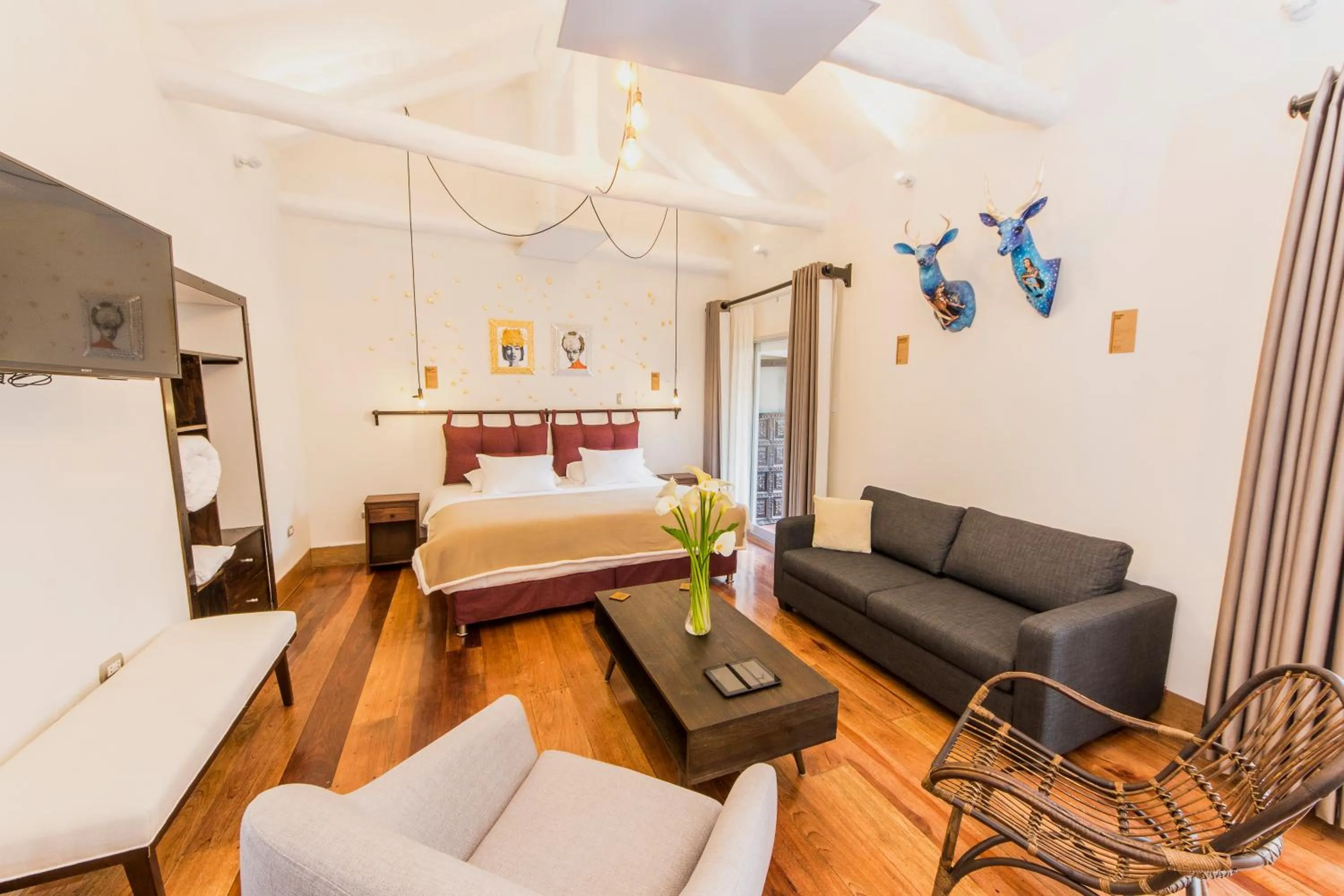 Photo of the whole room, Bed in X.O Art House