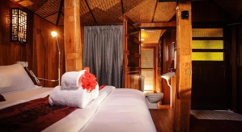 Bed in MaliHom Private Estate