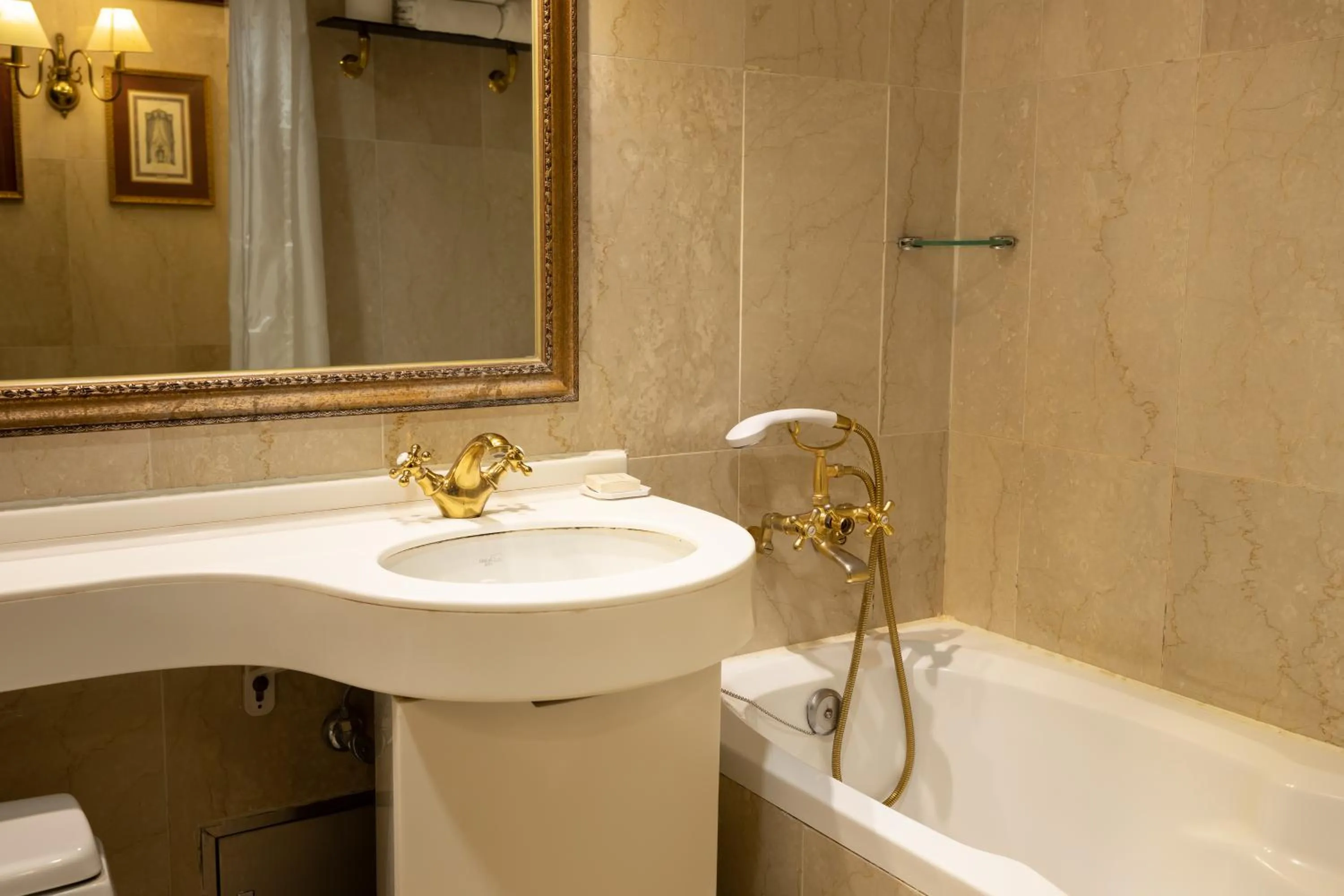 Bathroom in KensingtonHotel Seorak