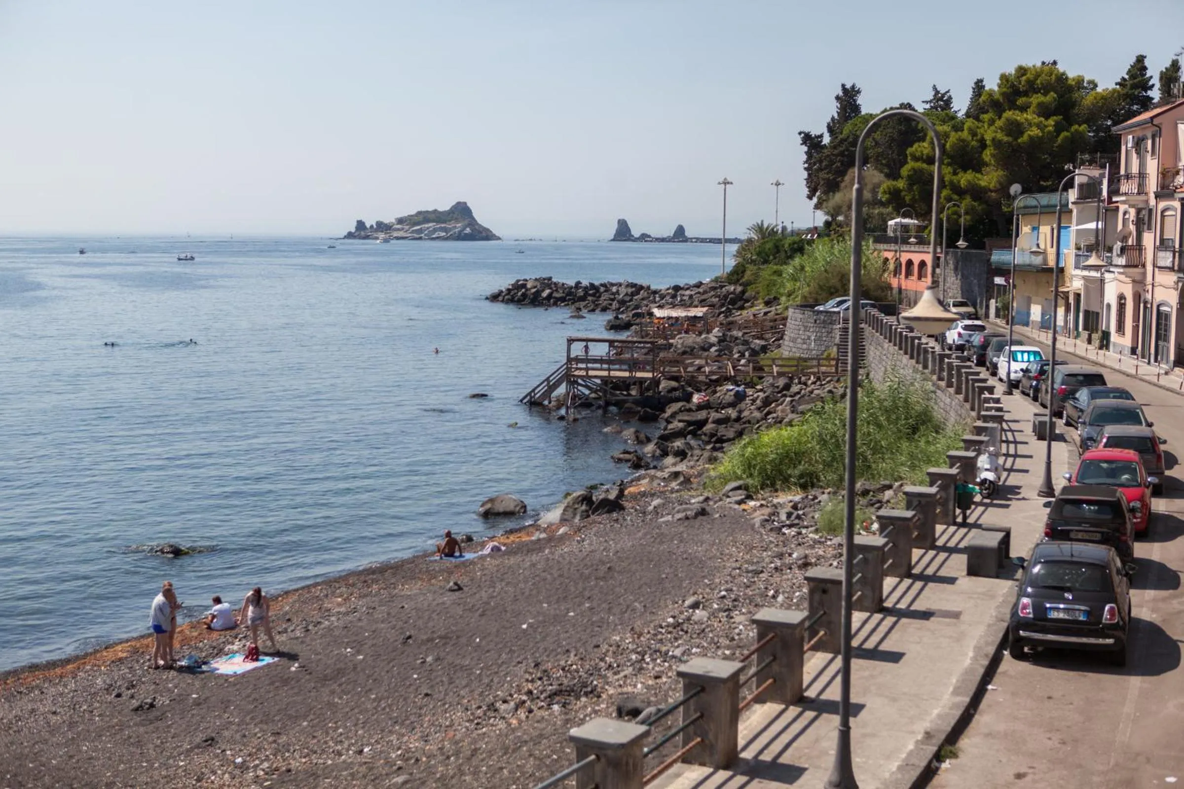 Beach in Un tuffo nella baia di Capomulini