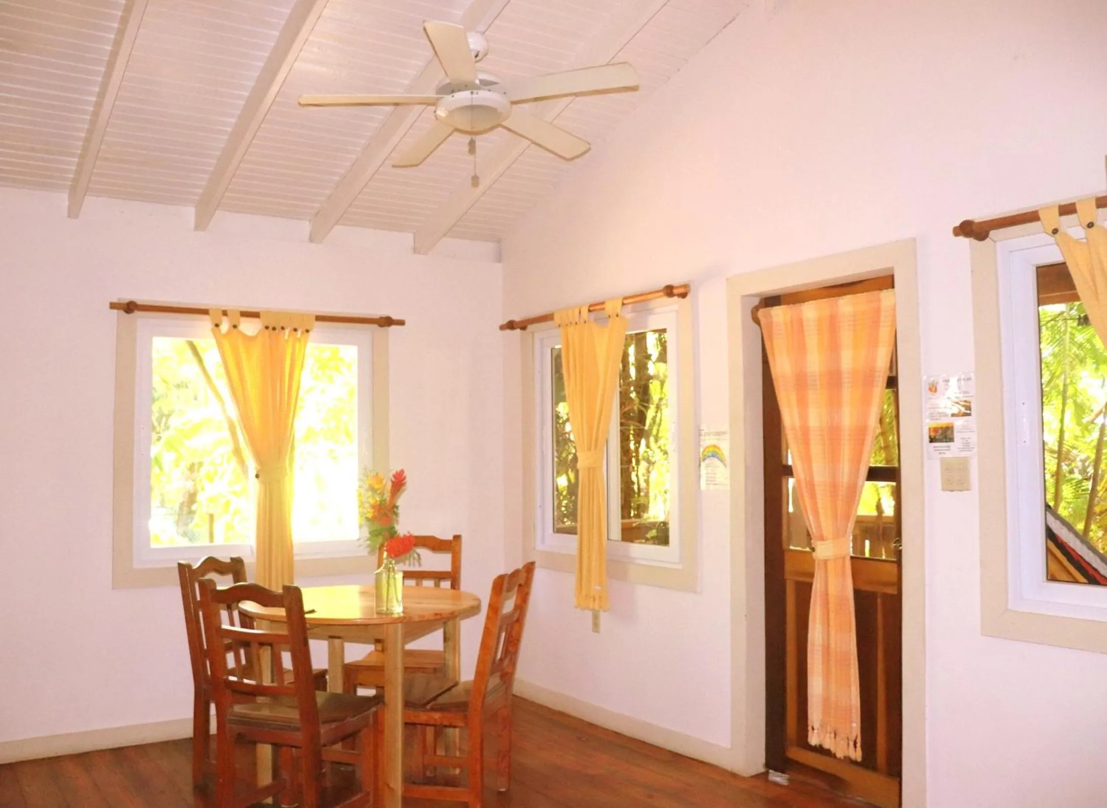 Posada Arco Iris, West End