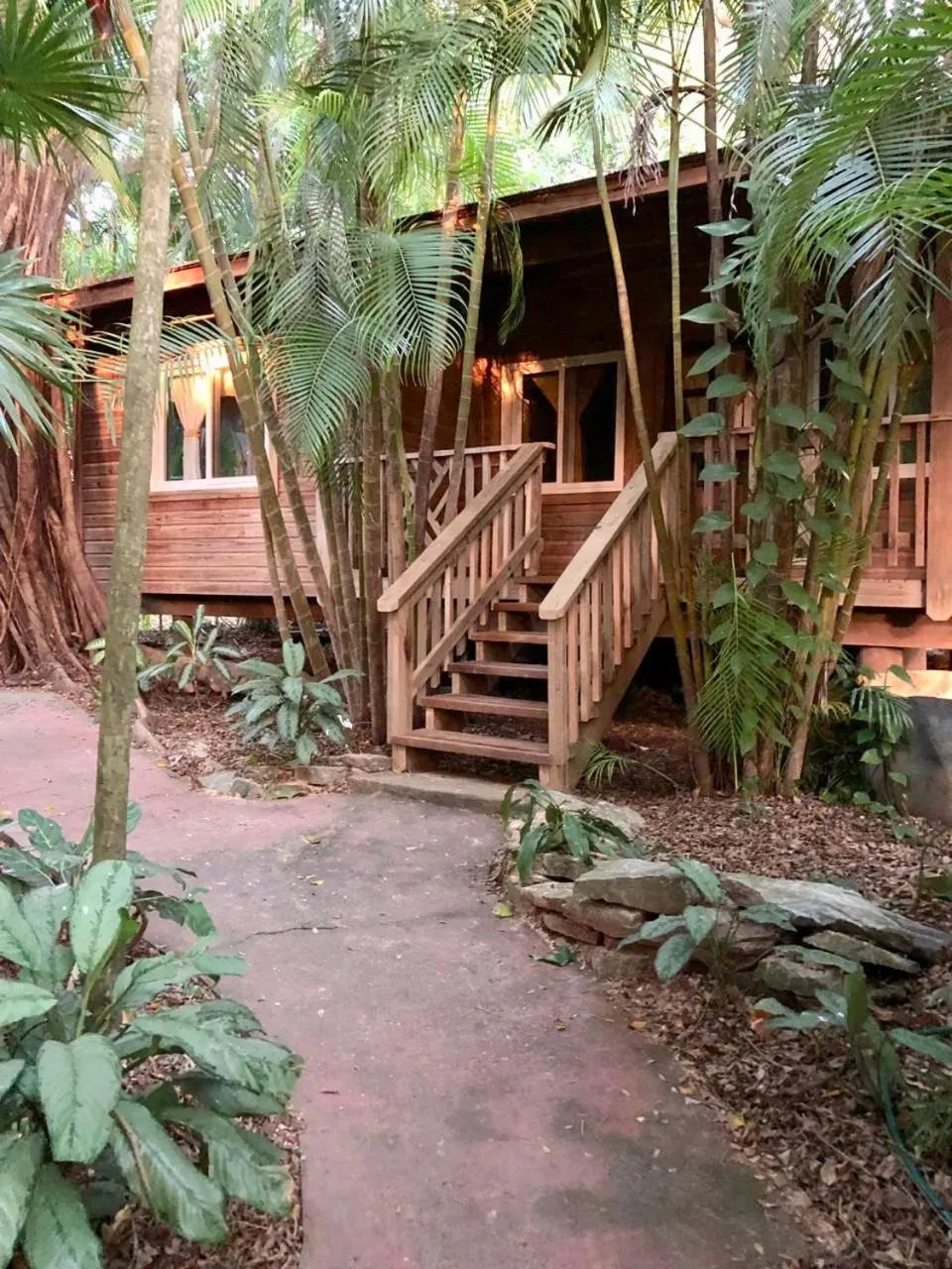 Posada Arco Iris, West End