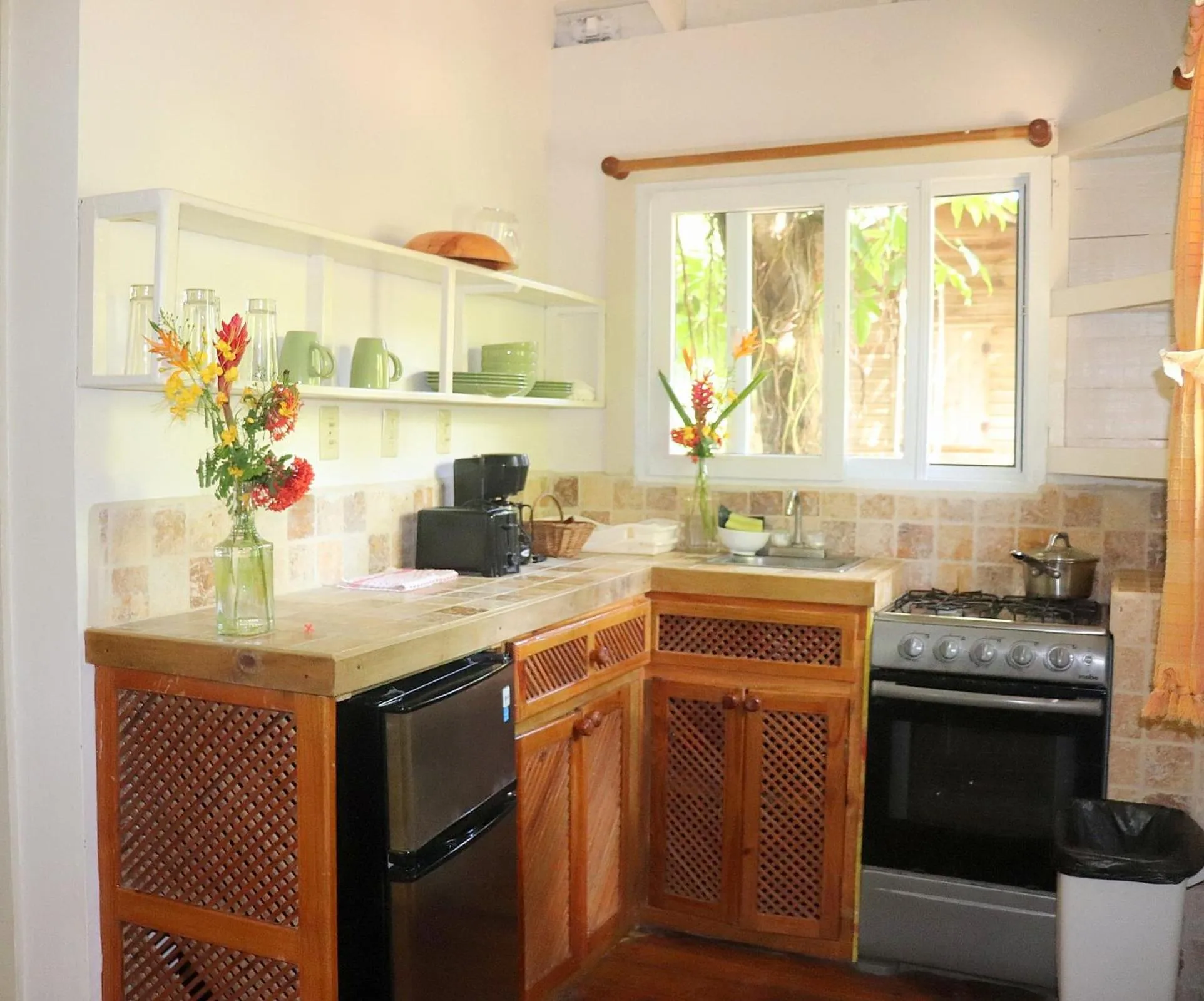 Posada Arco Iris, West End