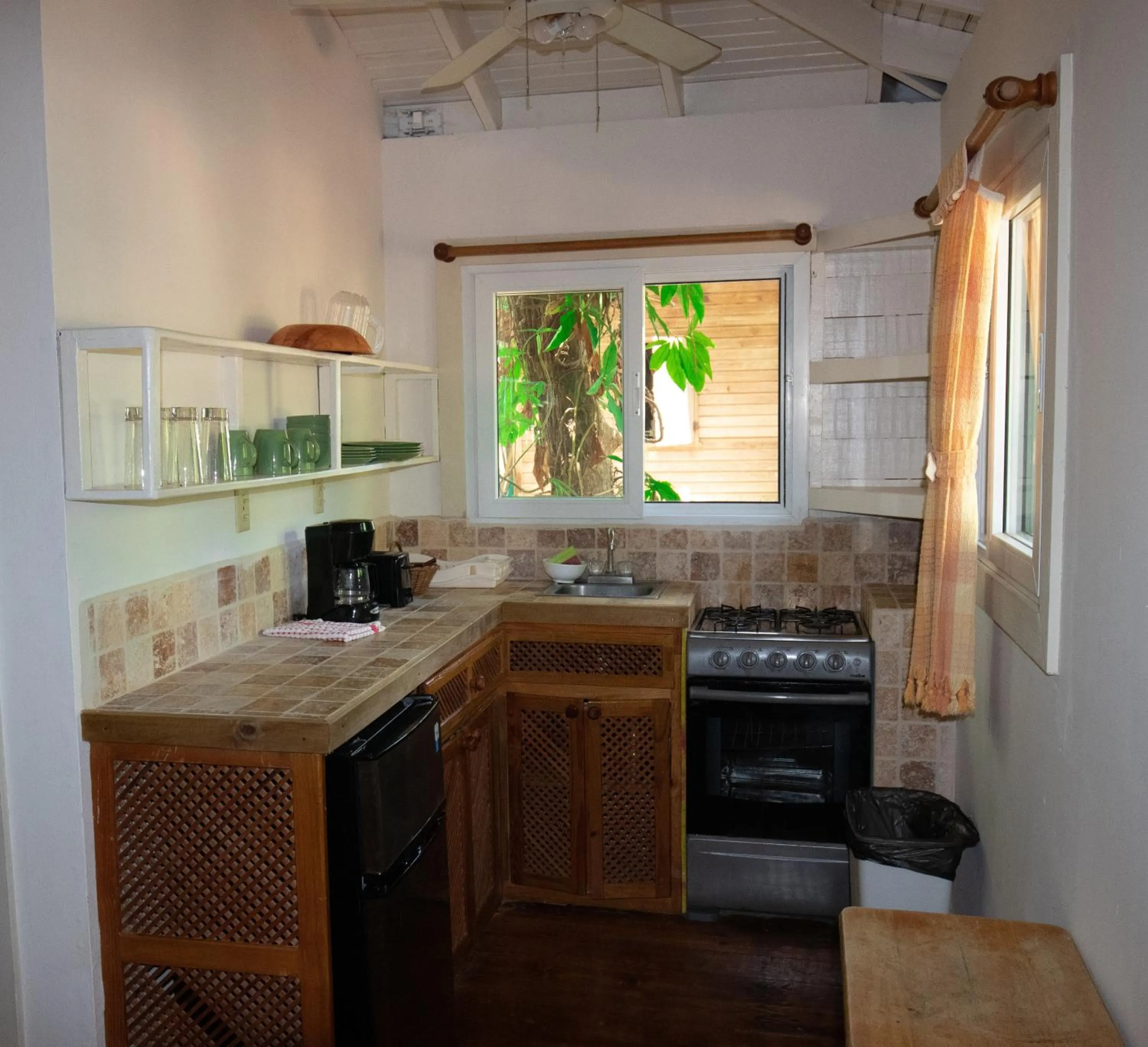 Posada Arco Iris, West End