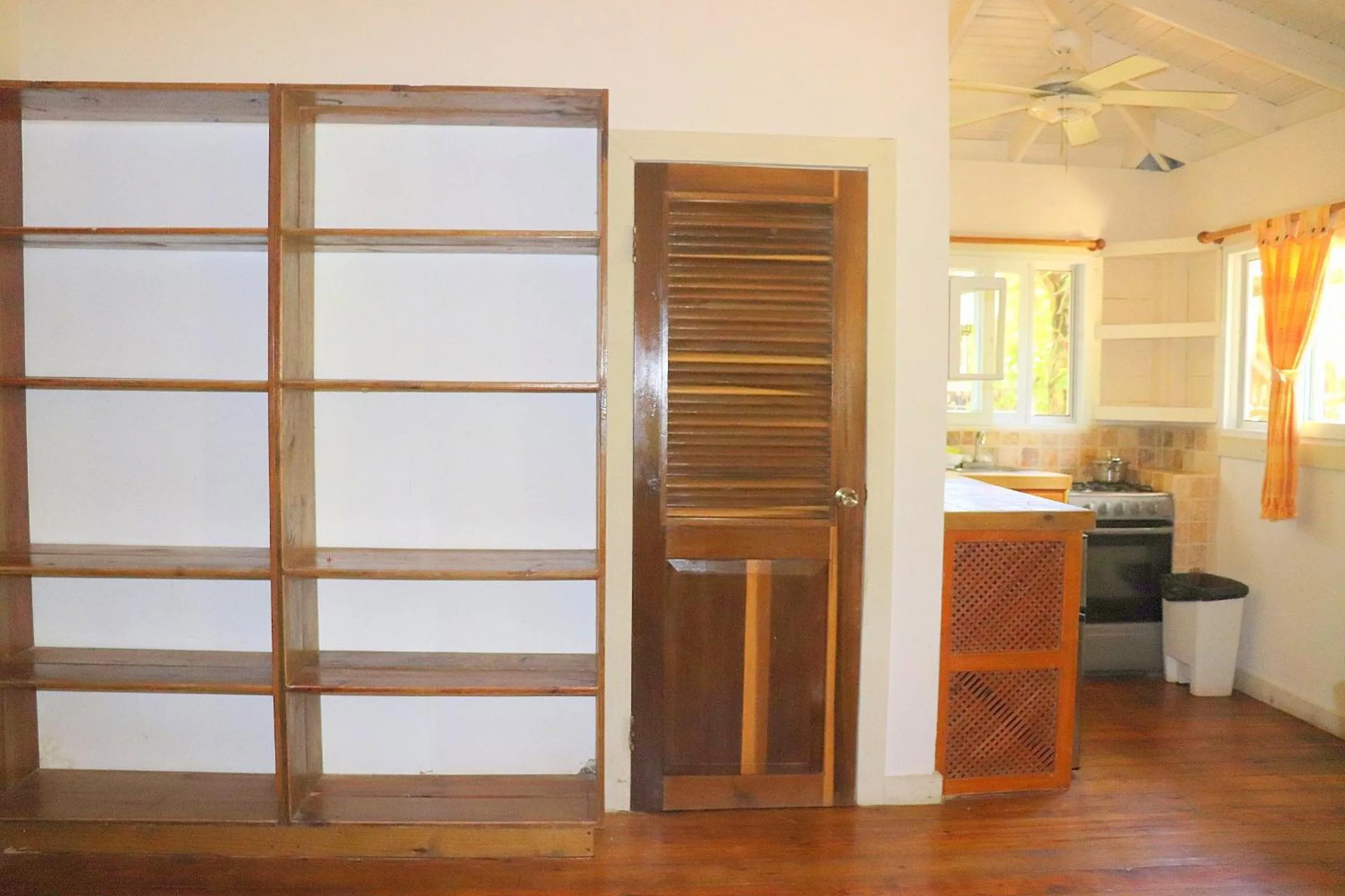 Posada Arco Iris, West End