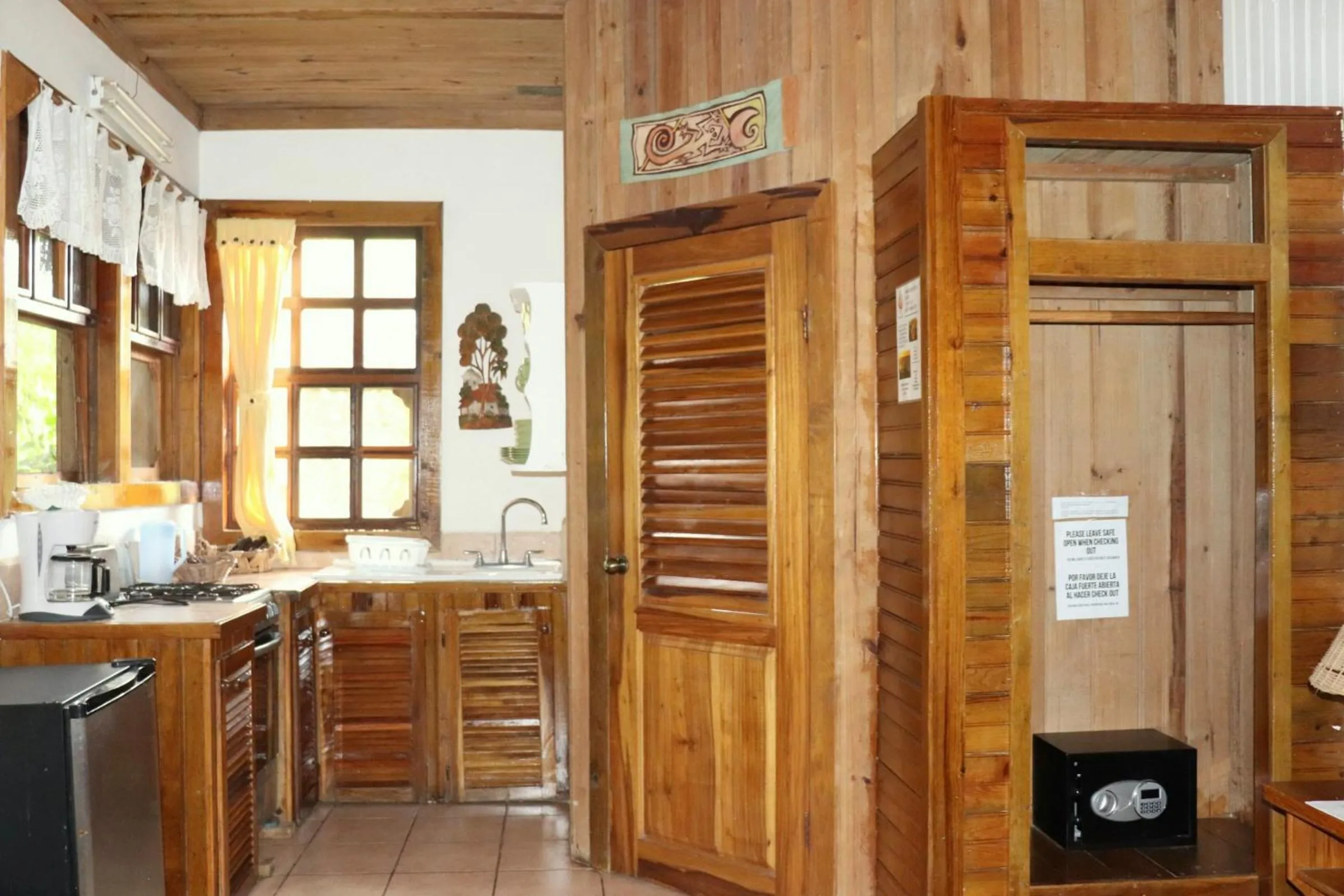 Posada Arco Iris, West End