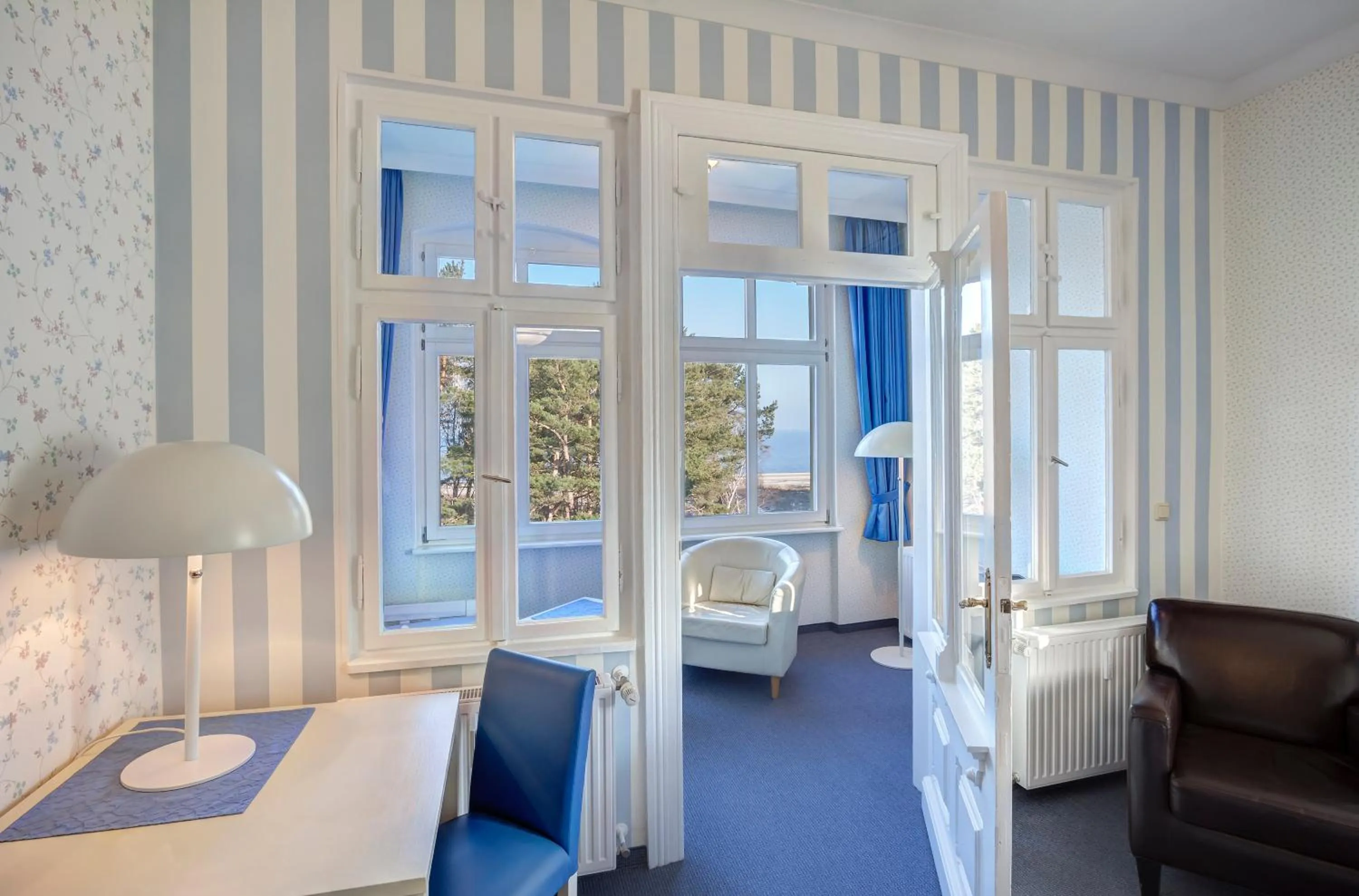 Photo of the whole room, Bed in Hotel Villa Seeschlößchen