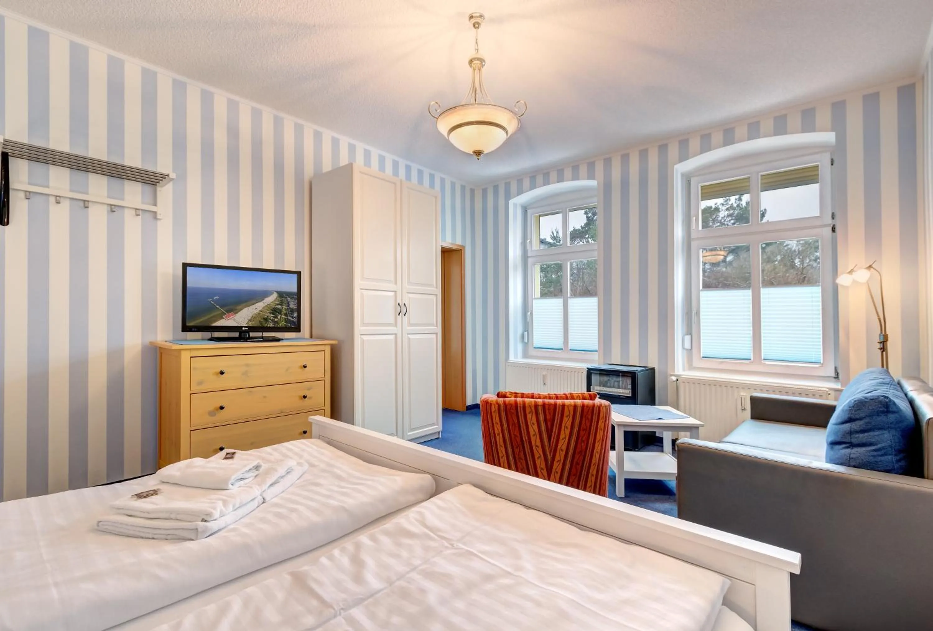 Photo of the whole room, Bed in Hotel Villa Seeschlößchen