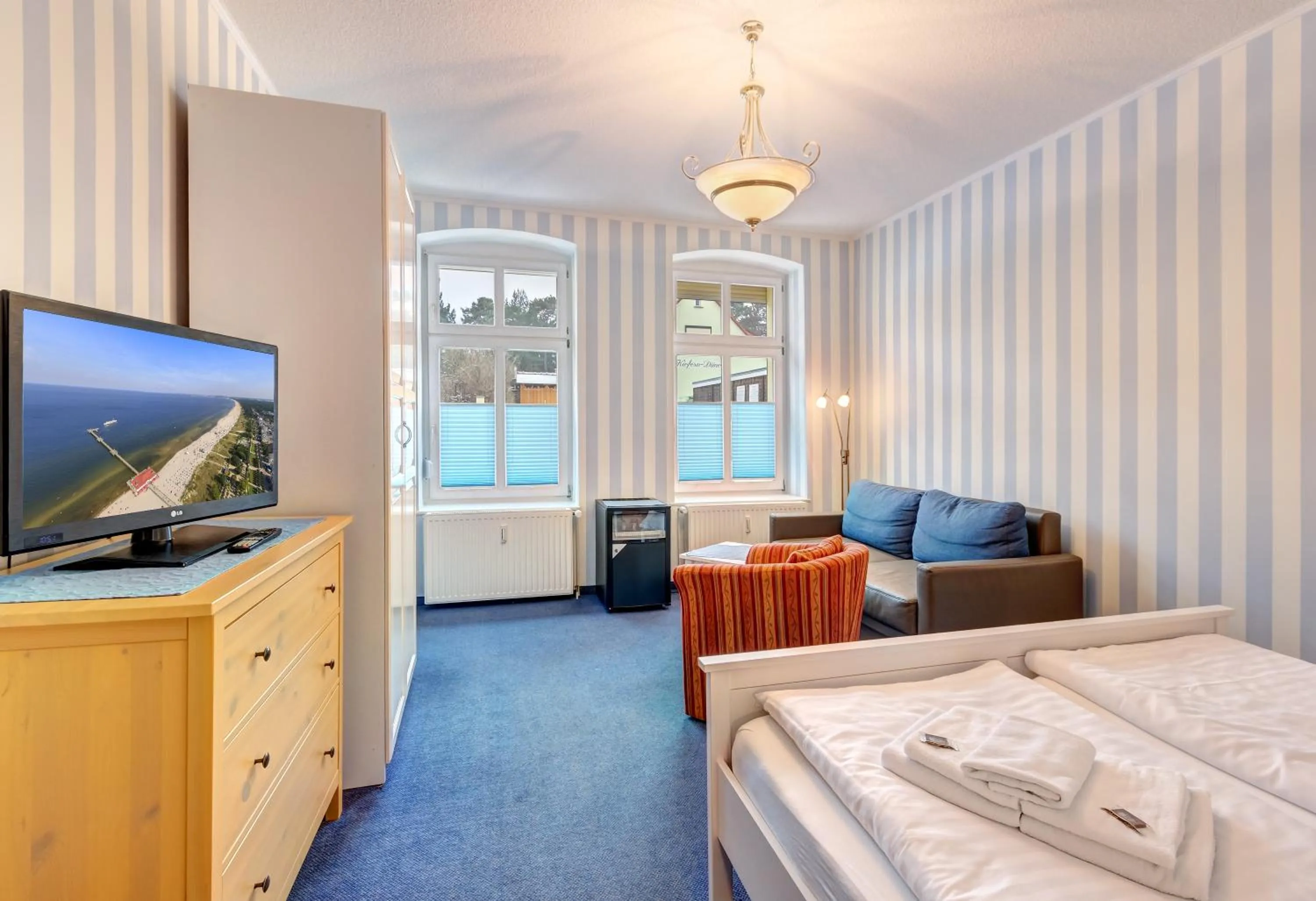 Photo of the whole room, Bed in Hotel Villa Seeschlößchen