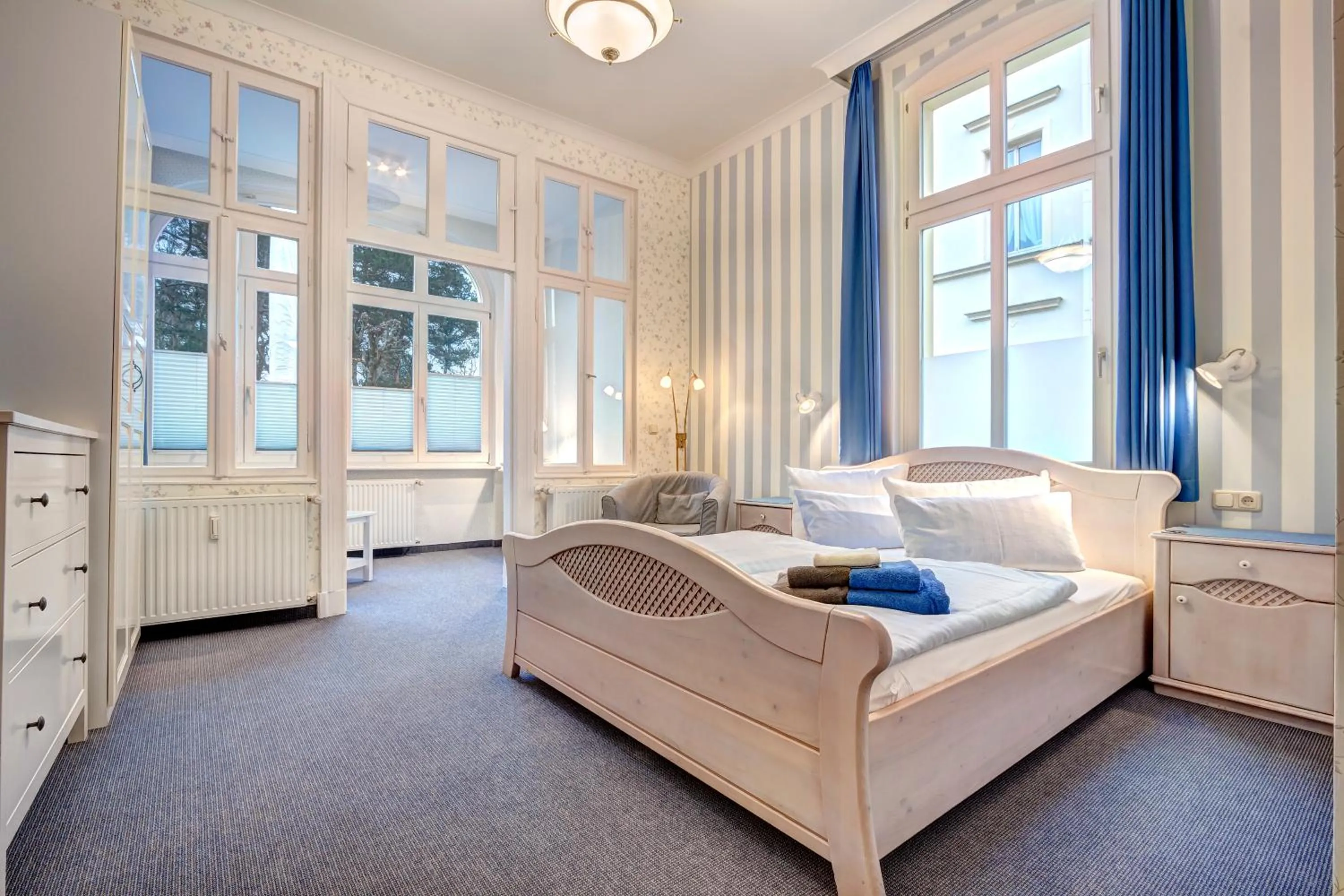 Photo of the whole room, Bed in Hotel Villa Seeschlößchen