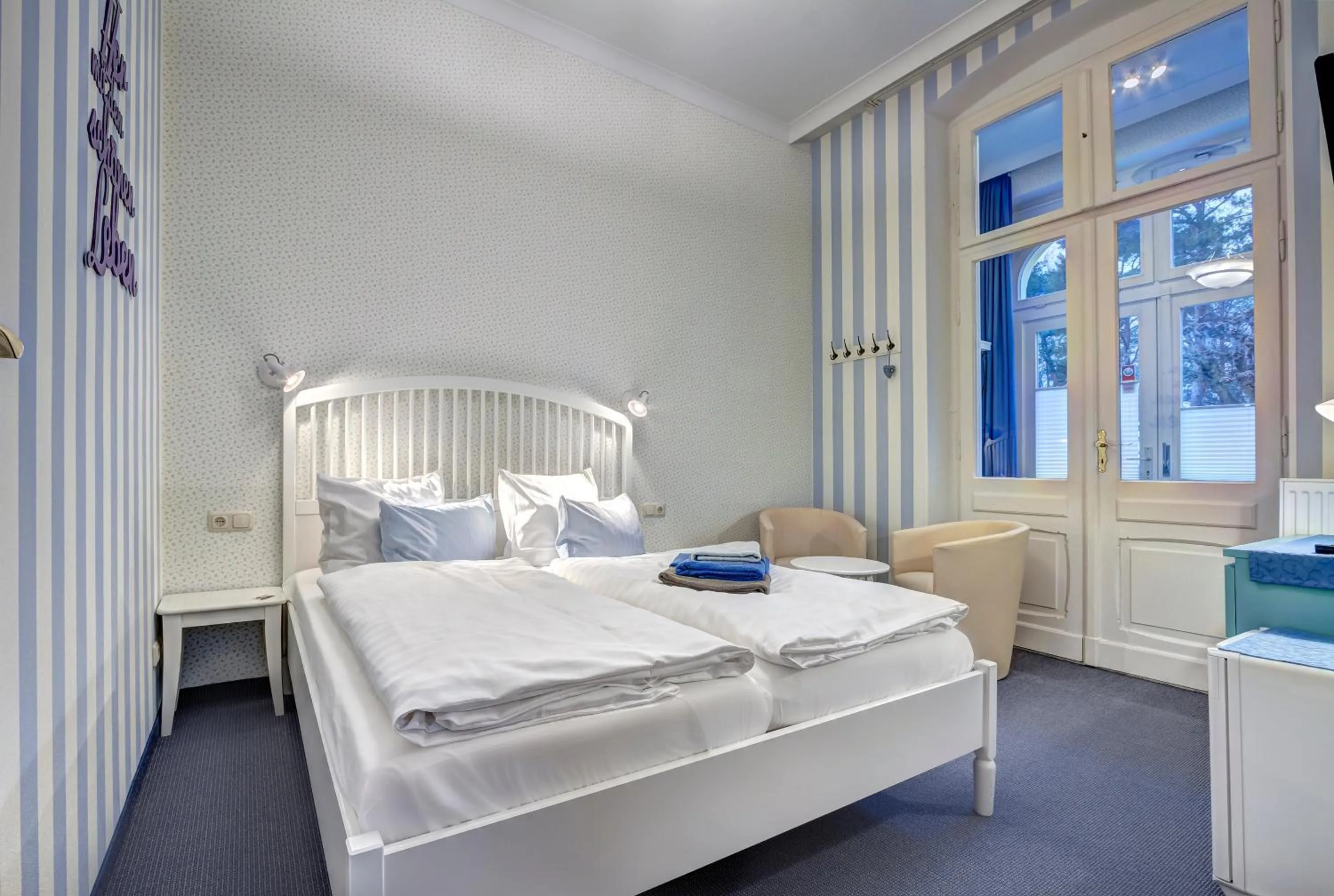 Photo of the whole room, Bed in Hotel Villa Seeschlößchen