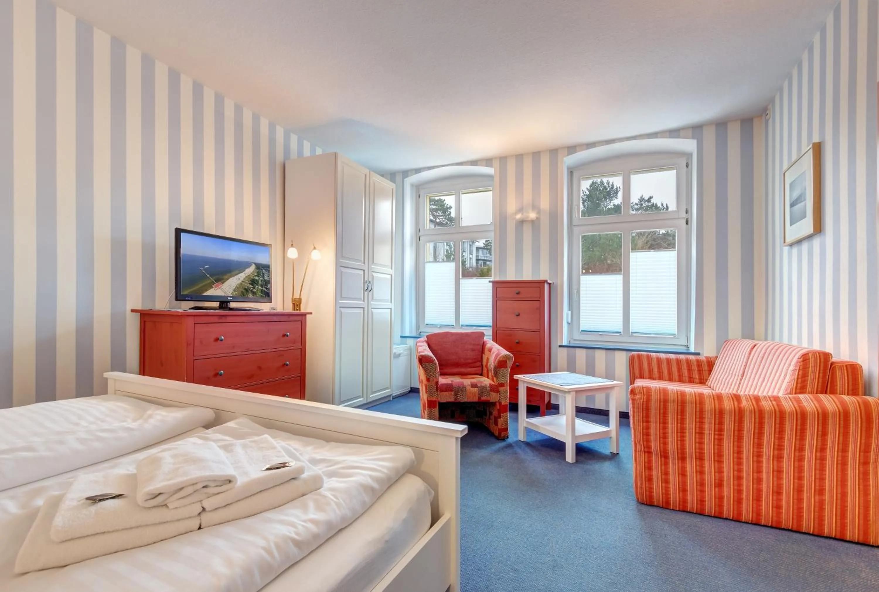 Photo of the whole room, Bed in Hotel Villa Seeschlößchen